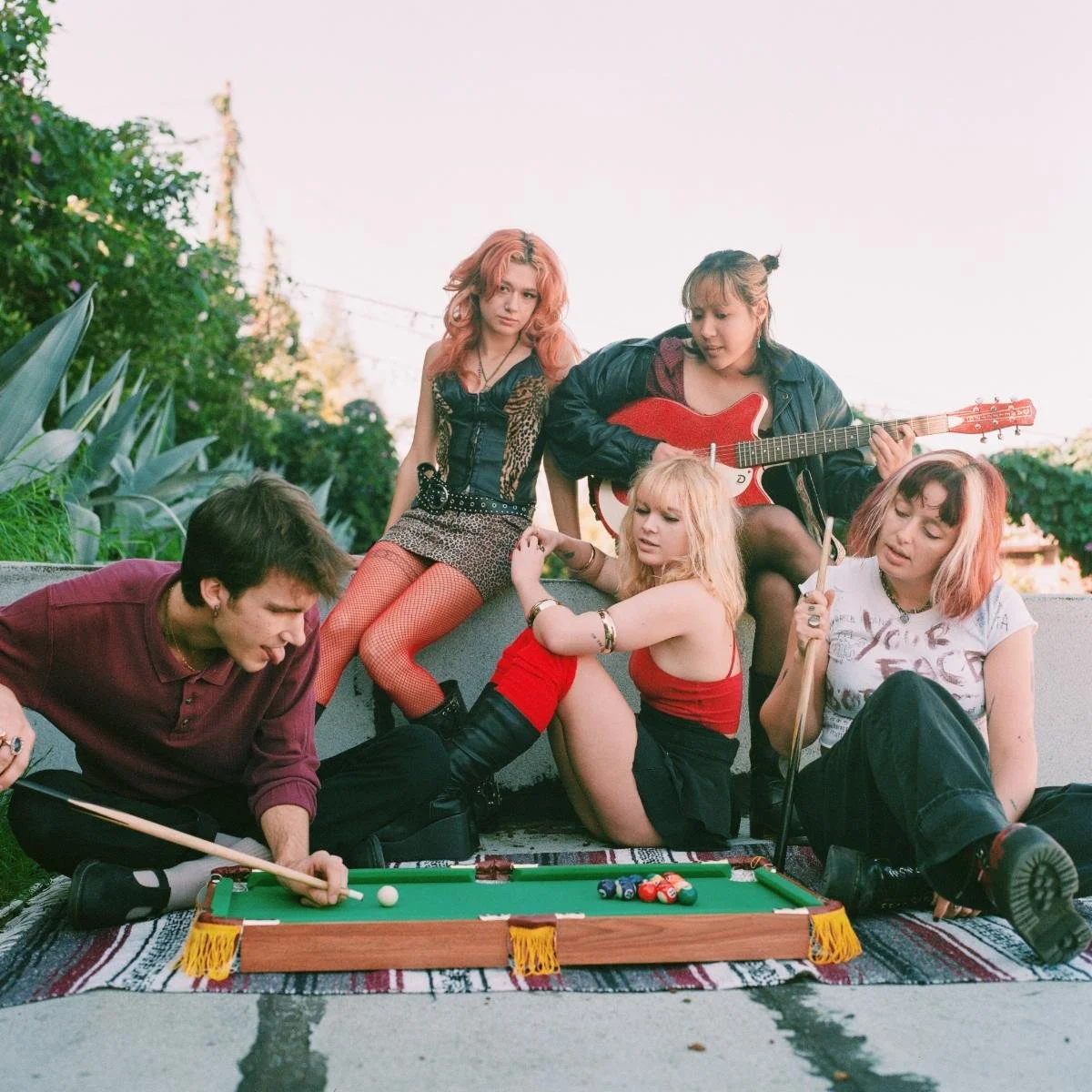 LAVALOVE NEW SINGLE IT OUT!