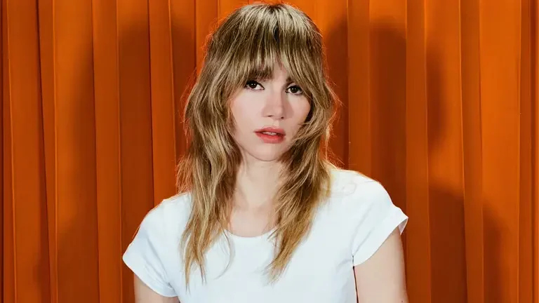 SUKI WATERHOUSE LIVE