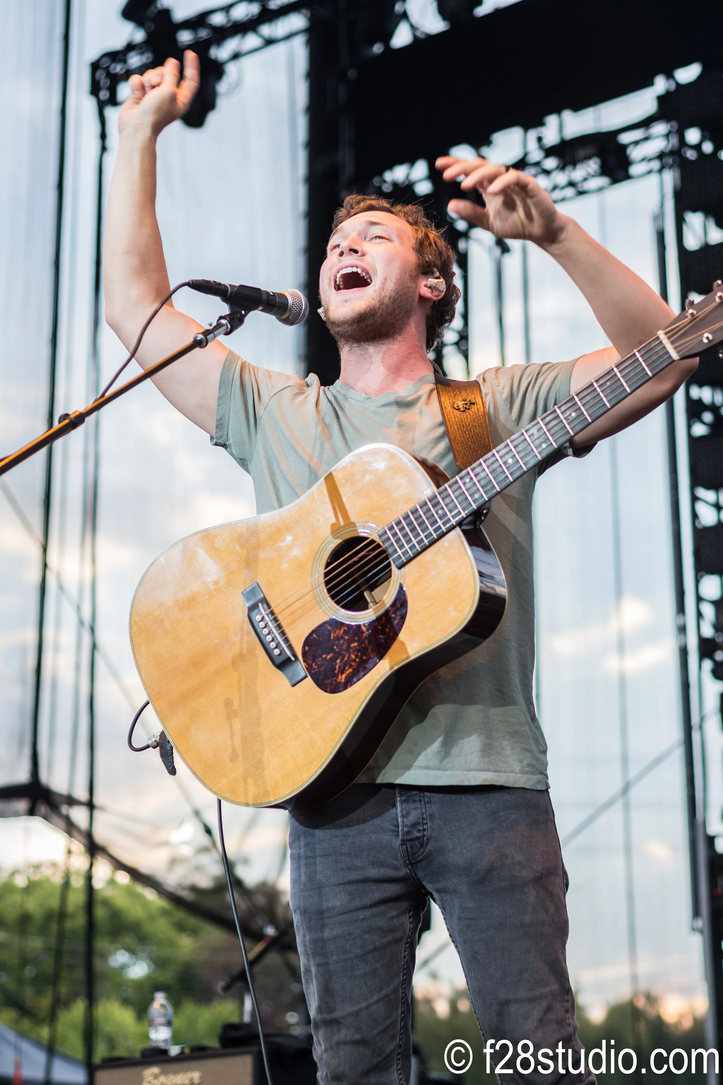 PHILLIP PHILLIPS LIVE!! | REDHAT
