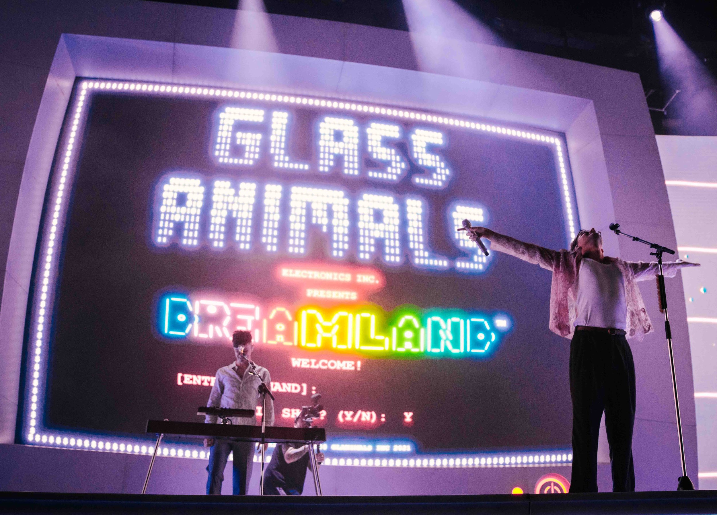 GLASS ANIMALS LIVE!! | A SHOW LIKE NO OTHER! — f28 MUSIC MEDIA LIVE