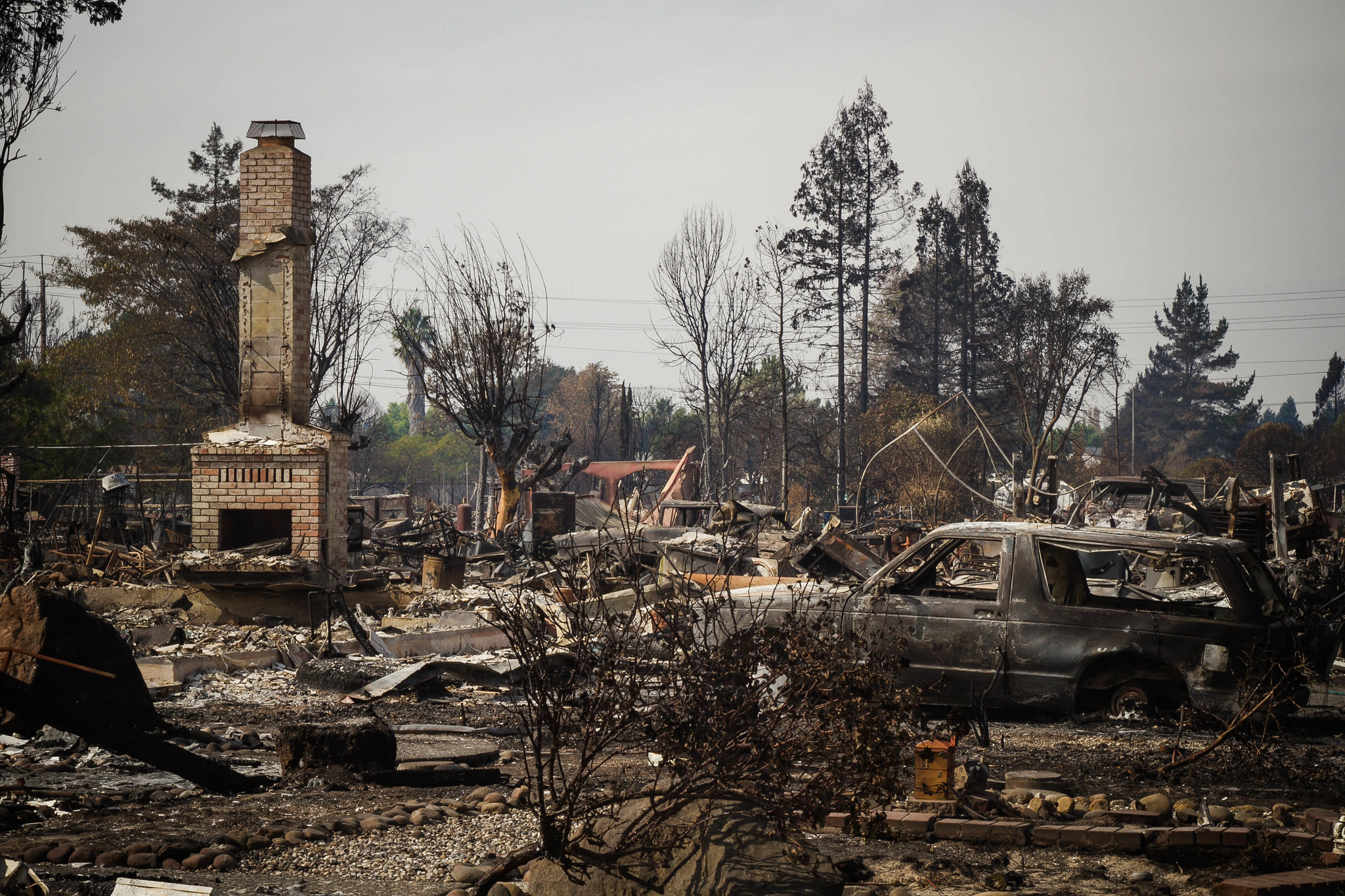 Aftermath of sonoma county's tubbs fire in the coffey park neighborhood of santa rosa, California. Image by the national guard.