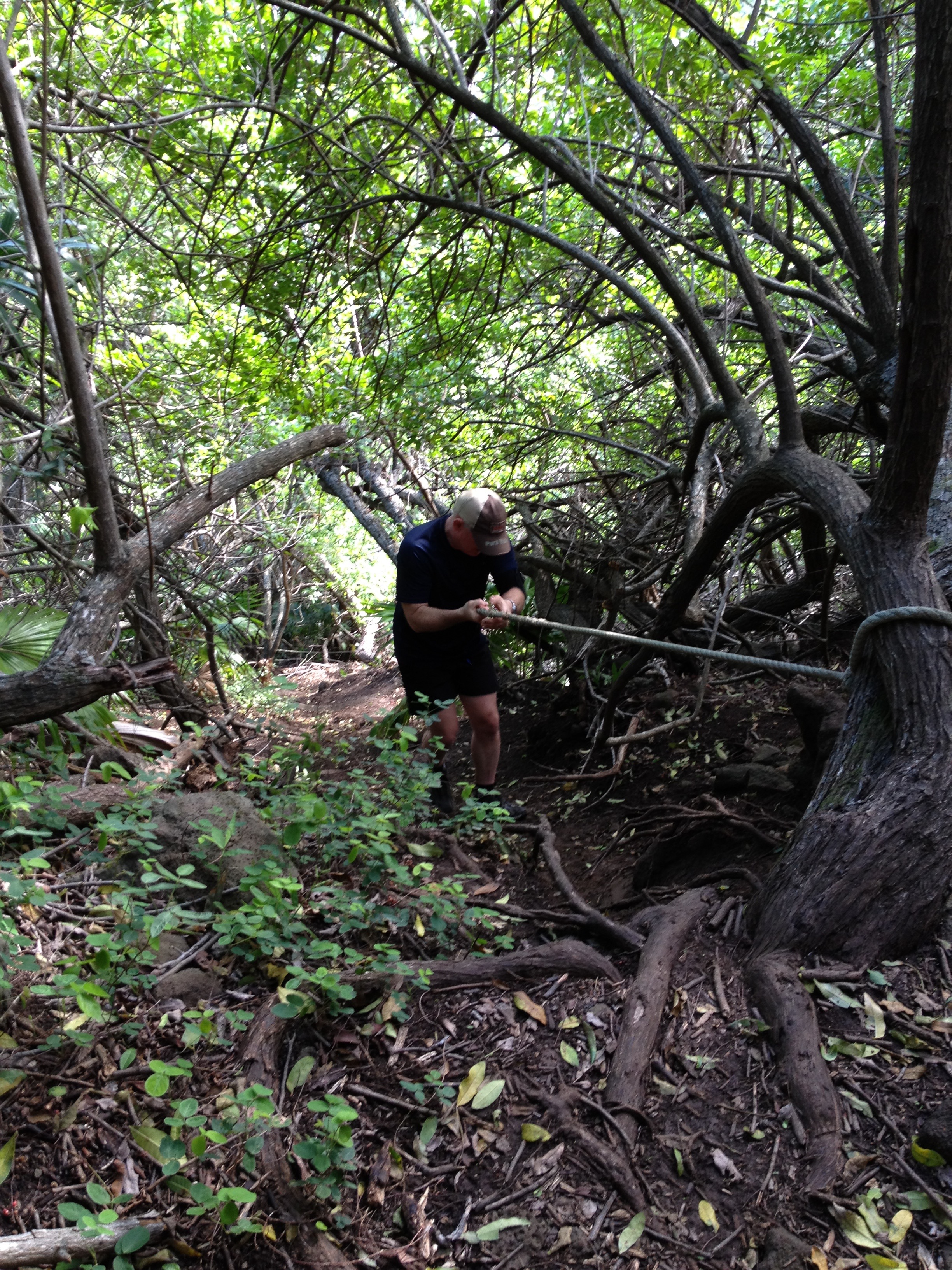 Hiking with Pilots in Maui to remote beaches