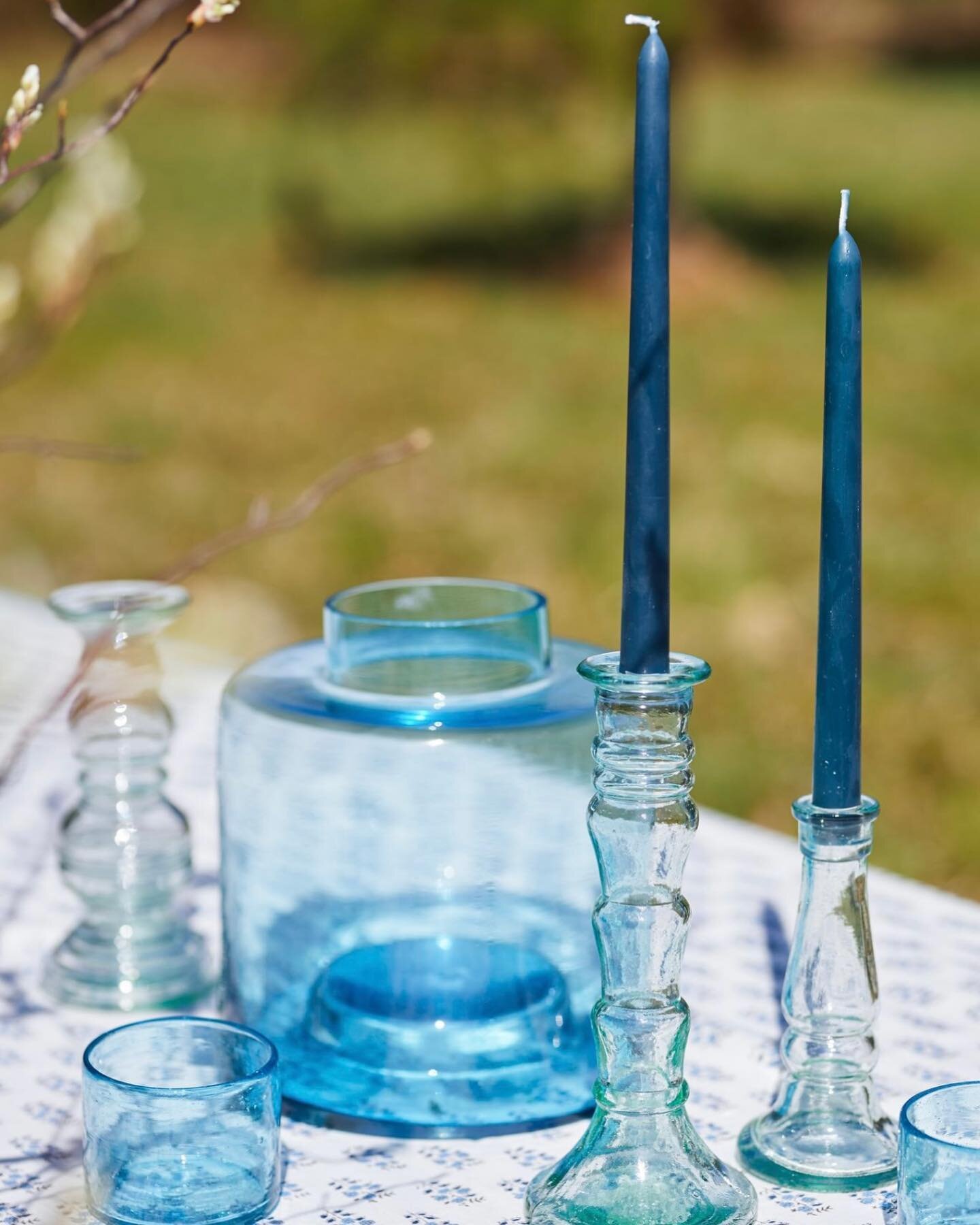 Into the blue. #summeraccessories 

#tablestyle #dundeegardens #shopsmall #shopnepa #smallbusiness #tabledesign #summertime