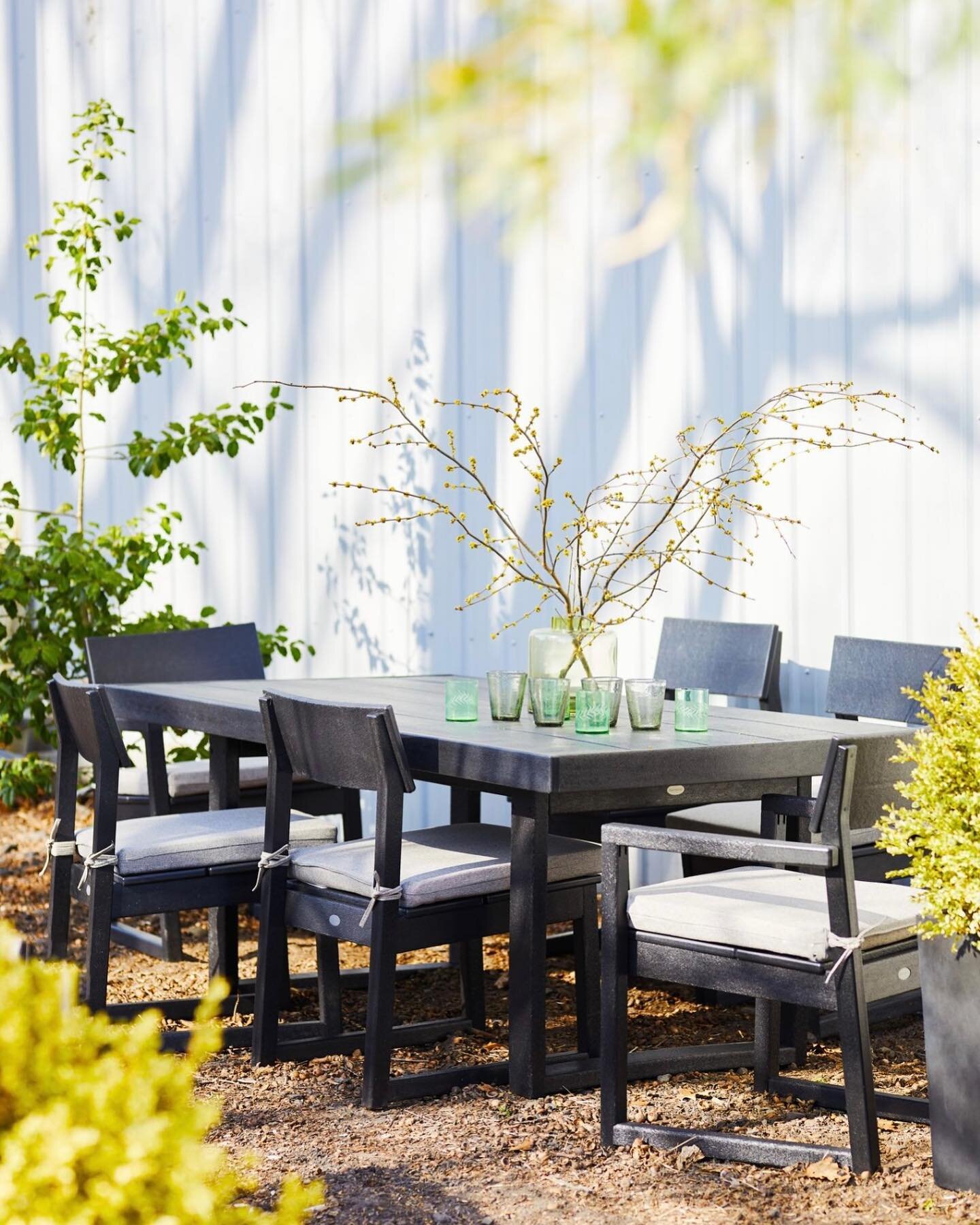 Dining with a sunny disposition. ☀️ Shop our mid century modern #polywood outdoor dining set in-store today. 

#outdoorstyle #patiofurniture #madeintheusa #madeinamerica #sustainablefurniture #dundeegardens #shopsmall #shopnepa #smallbudiness