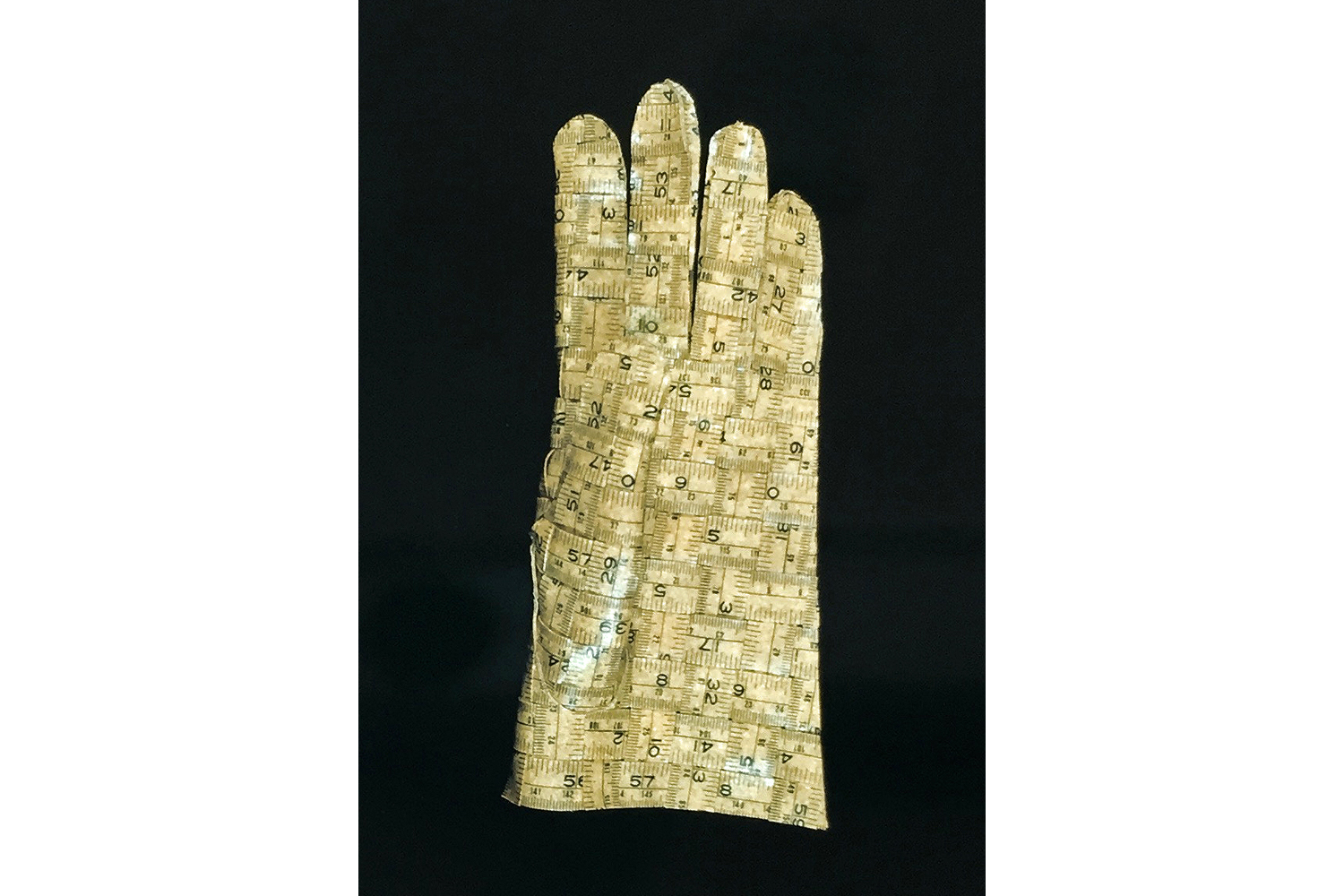 MEASURING TAPE GLOVE
