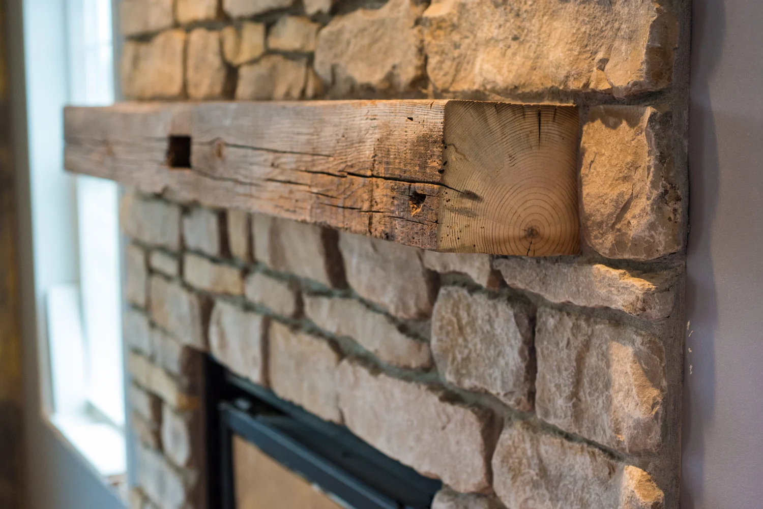 hbb_web_gostomski-mantel_1.jpg