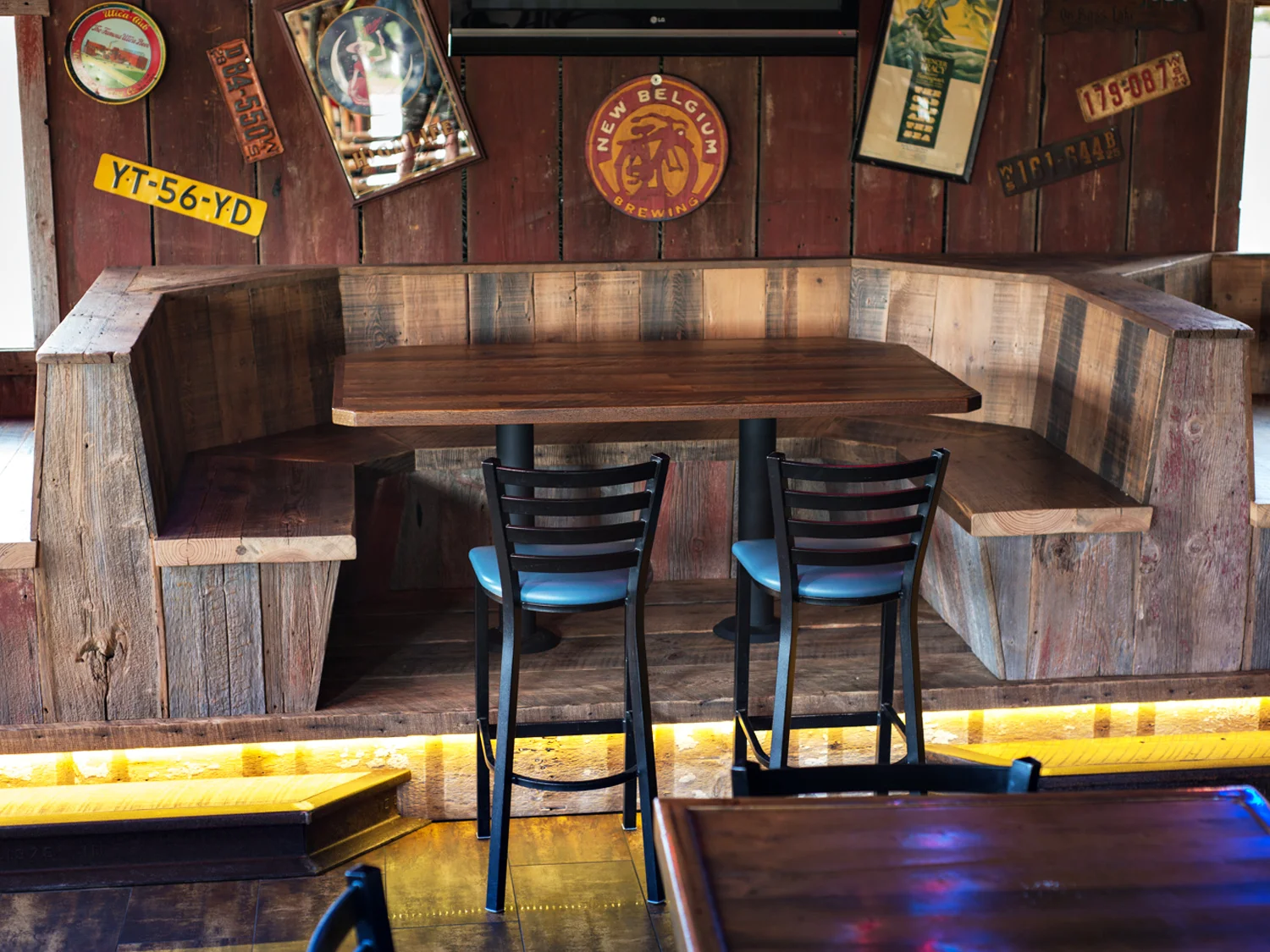 hbb-web_harpooncenterbooth.jpg