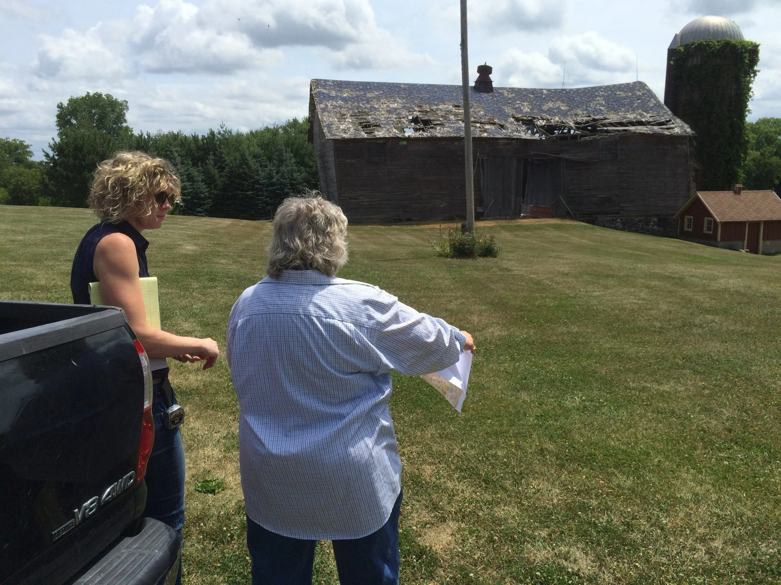 Barn talk with Emily and Sue Terrilewithee.