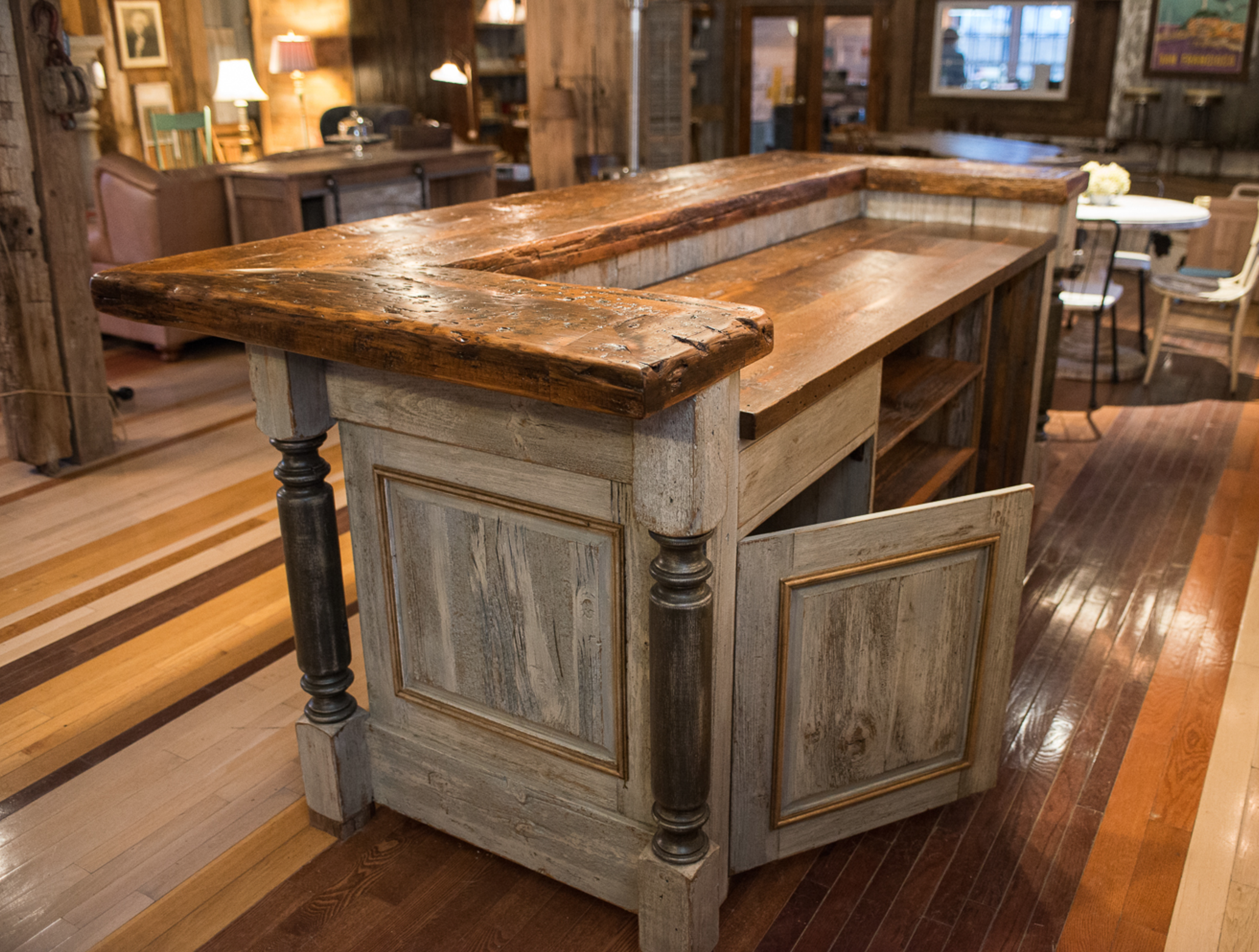 A drop counter and shelves make the Super Bar super-functional.