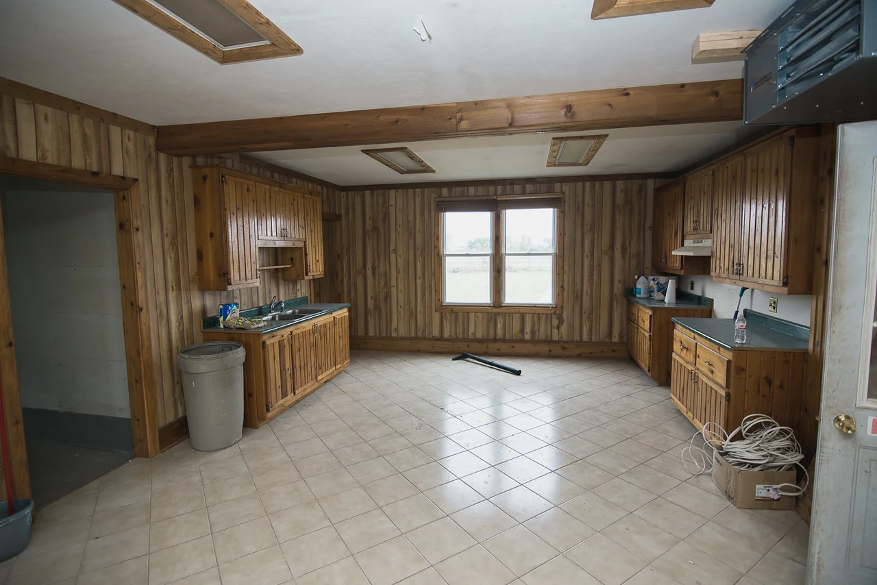There's a kitchen! It has paneling!