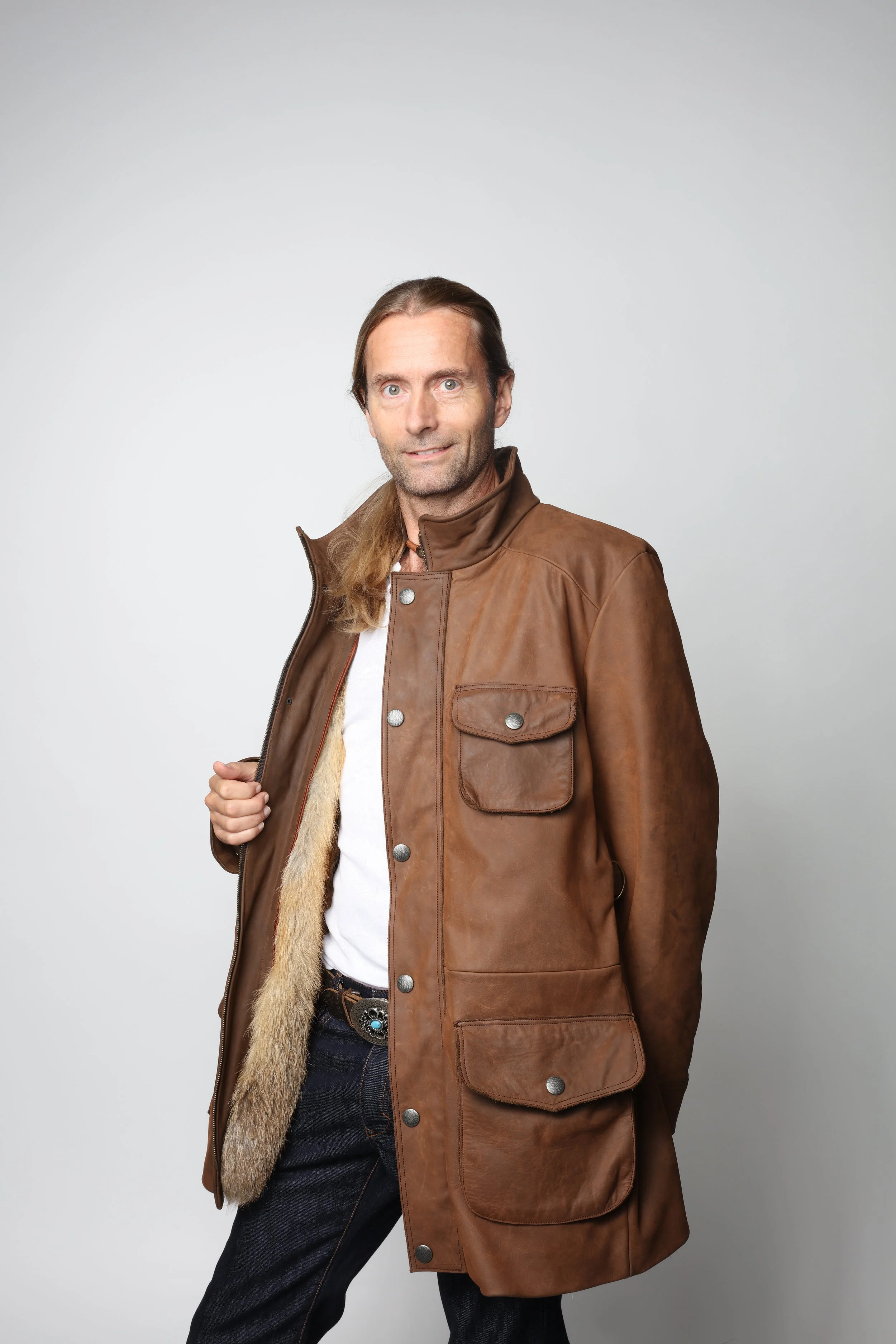 0U7A3240 Herrenjacke, braun, offen.JPG