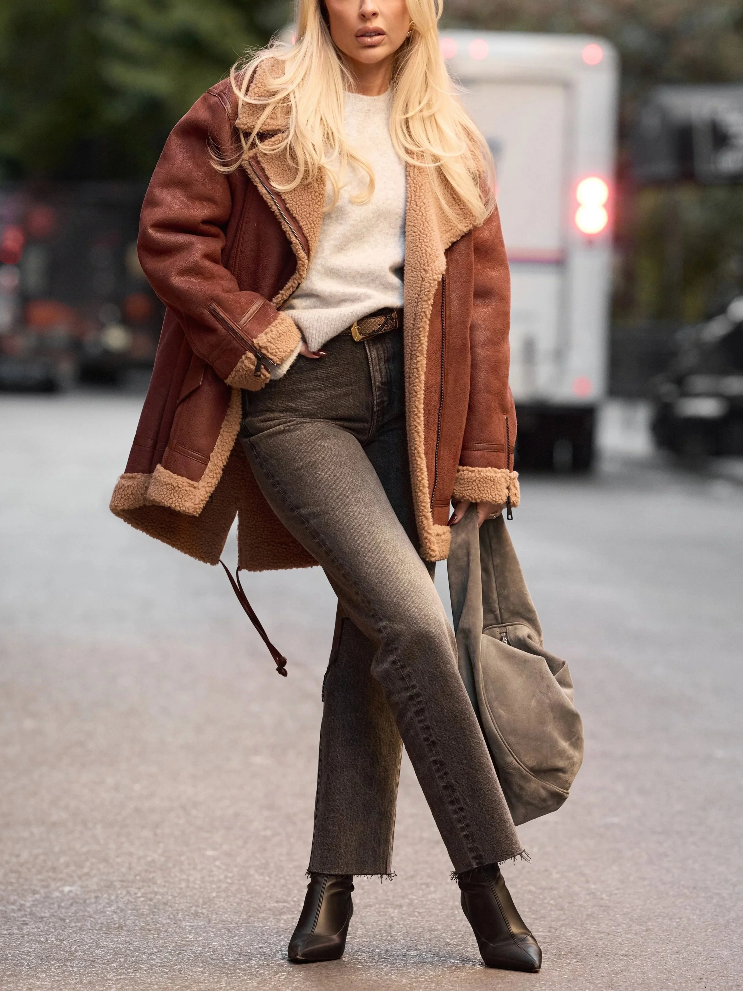 101524_EXPLOVEHOLIDAY_D2_RB_StreetStyle_0275.jpg