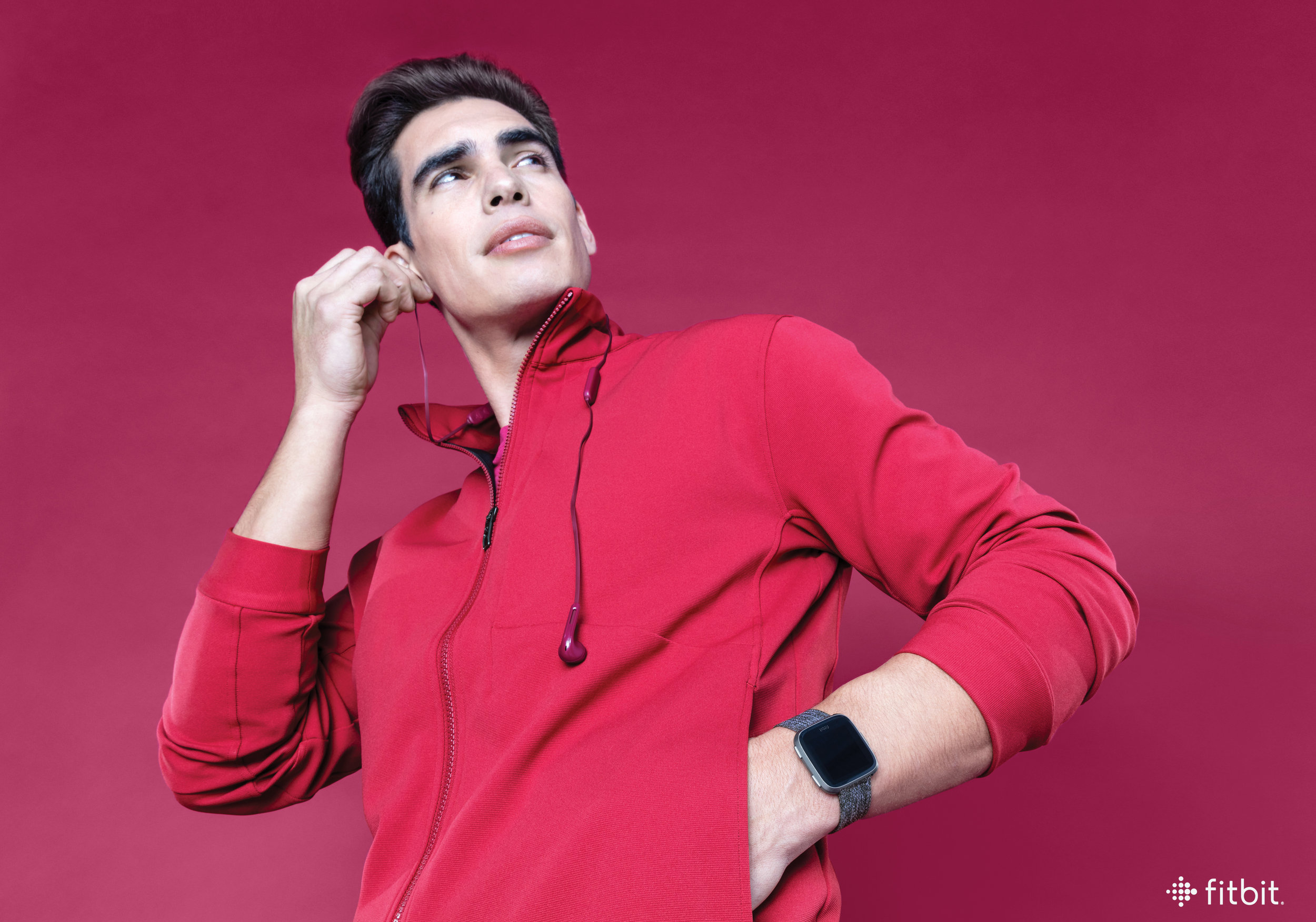 Fitbit_Versa_Lite_Edition_Lifestyle_Red_Felipe_1_10909_cropped.jpg