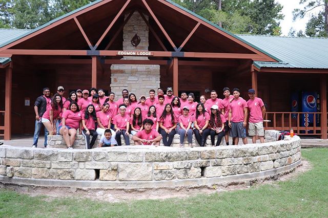 HAPPY THANKSGIVING 🍁🦃🍽 ! From our family to yours.
This year we are especially grateful for all the parents, brothers and sisters from La Familia de Jesús for supporting our ministry.