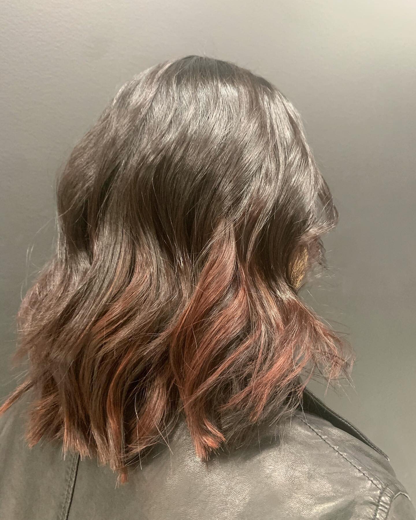 Dark Chocolate Amaretto Balayage 🍫  #lancasterohio #ohiohairstylist #asseenincolumbusohio #asseenincolumbus #destinationdowntownlancaster #steadyrollsalon #740hairstylist