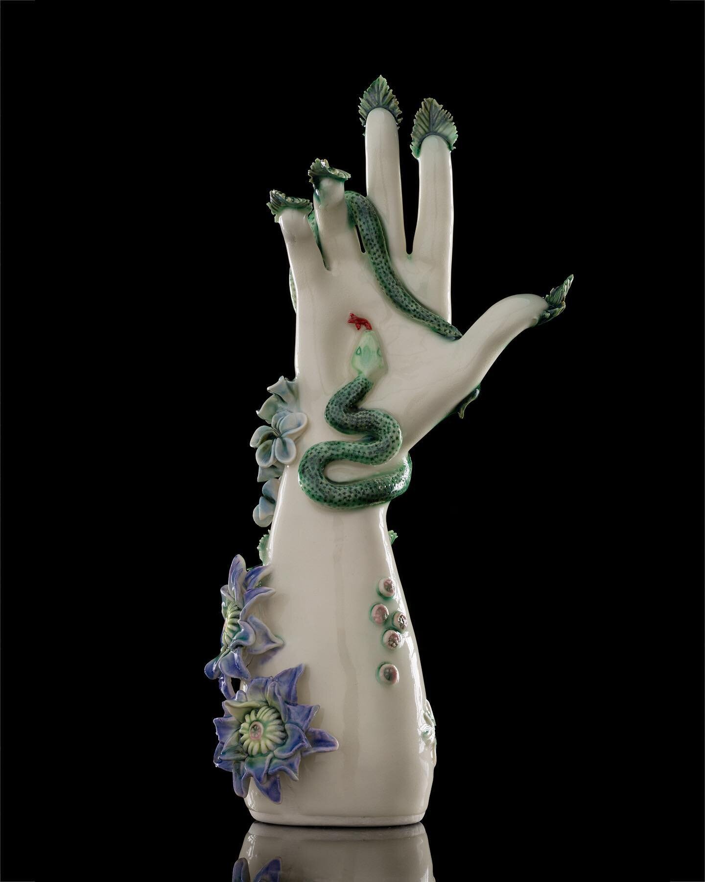 Protection Hand (Snake), 2020, porcelain

Exhibiting in Sydney at House of Chu @nahjichu 
August 6-8
34 Bayswater Rd, Potts Point
Opening night Aug 6, 6-8pm
Please DM for opening night invitation. 
.
#jeuxdemainsgiveaway #porcelain #clay #exhibition 