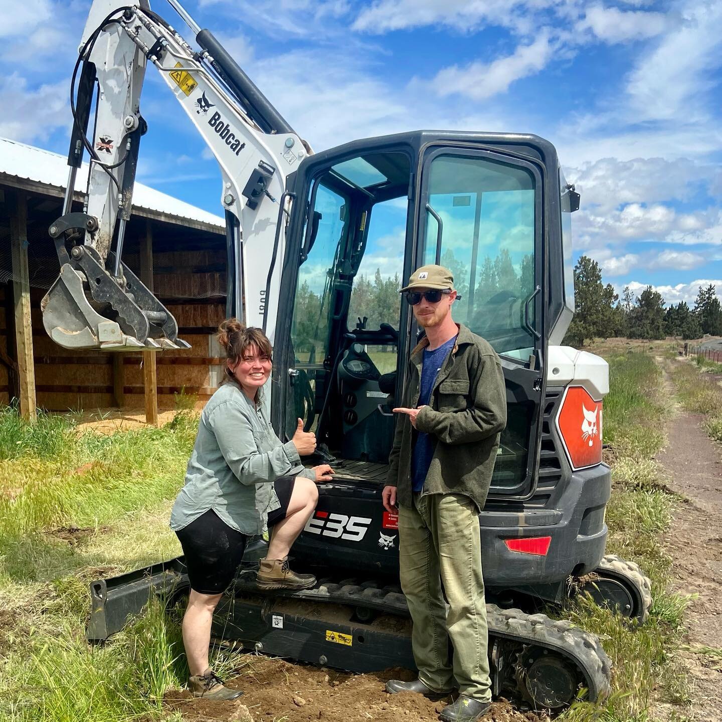 Umm&hellip; little known fact, they rent this kind of stuff to anyone&hellip; and yet we have no idea what we&rsquo;re doing 😂 #trusting #learningnewthings #excavator