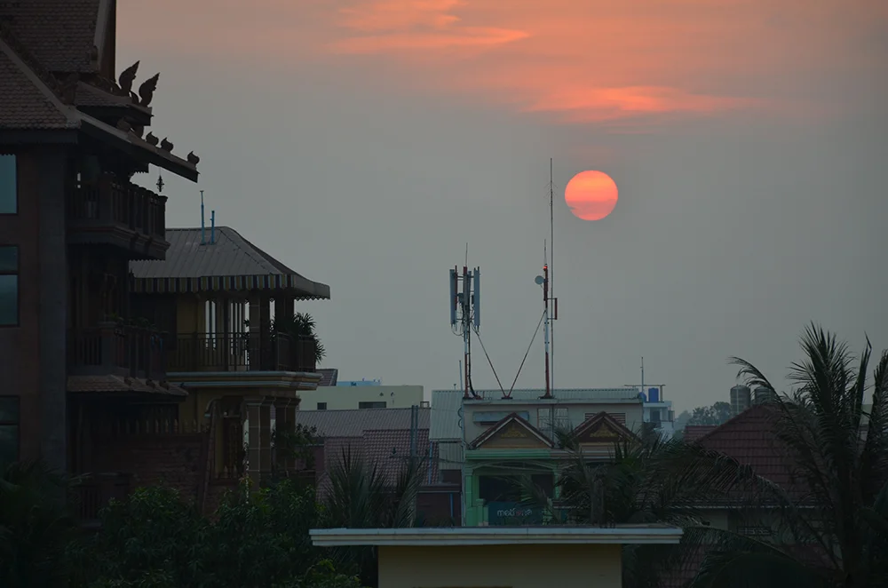 Siem Reap: Old Stones, Red Skies and Burn-y Eyes
