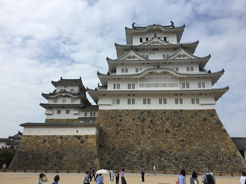 Those who haven't been pin cushioned or crushed finally reach the main keep. Unfortunately for them, they still have a ways to go to capture it. It's probably why no one ever tried.