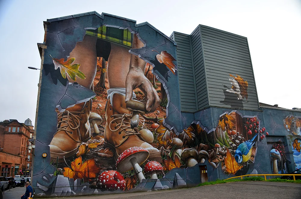 A beautiful mural, probably the best one we saw in all of Scotland.