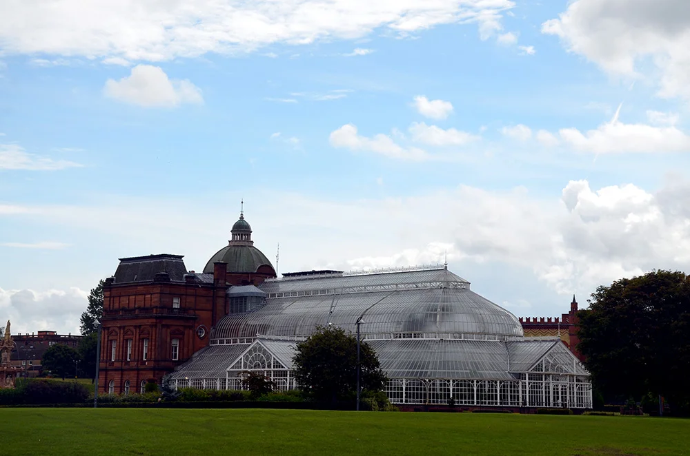 Unfortunately we couldn't walk around the glass house part because the glass ceilings are falling down. Hmm....