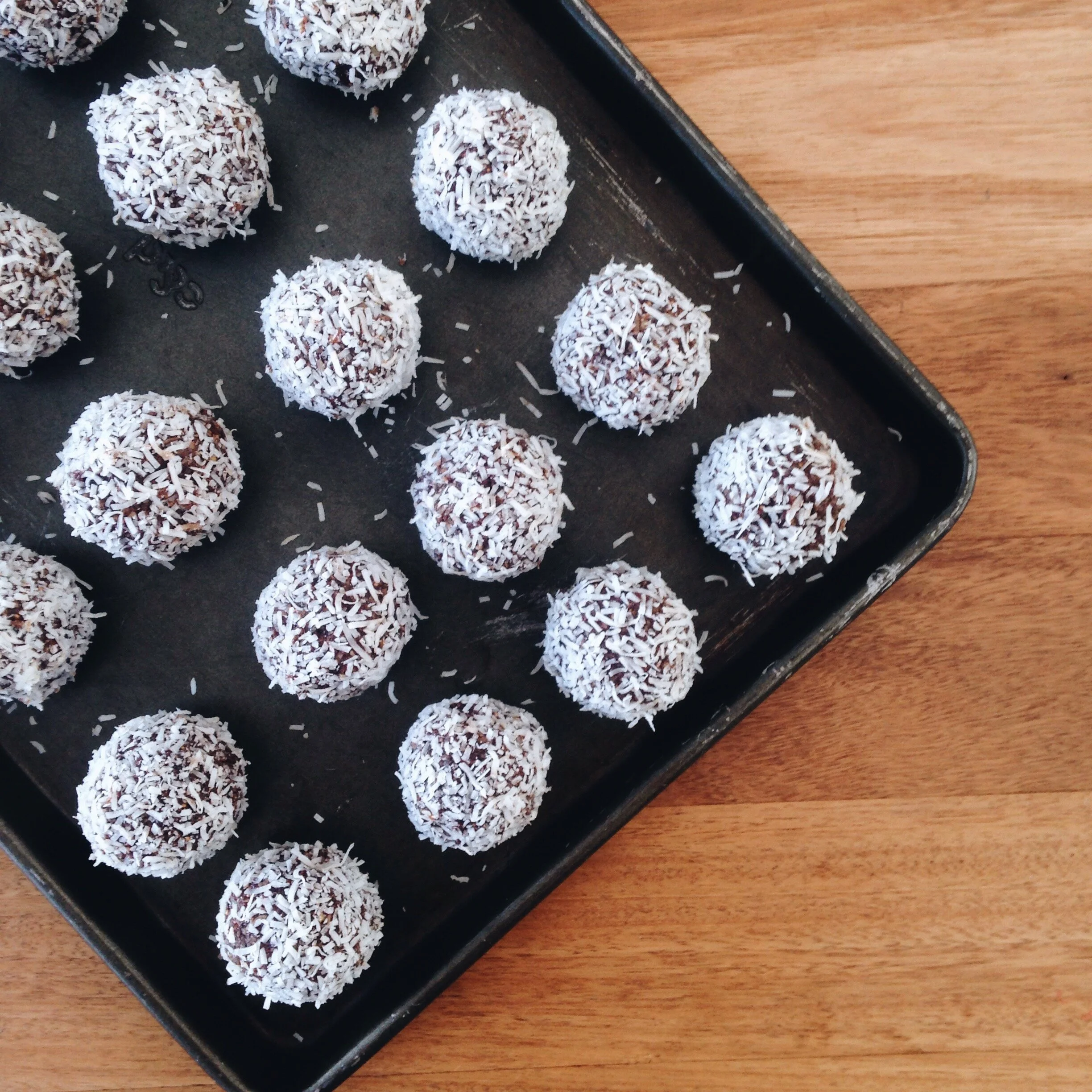 Coconut &amp; fig raw balls