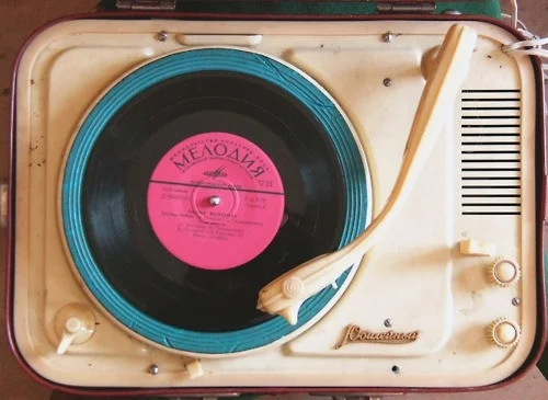 RE2304-Red-Record-Player.jpg