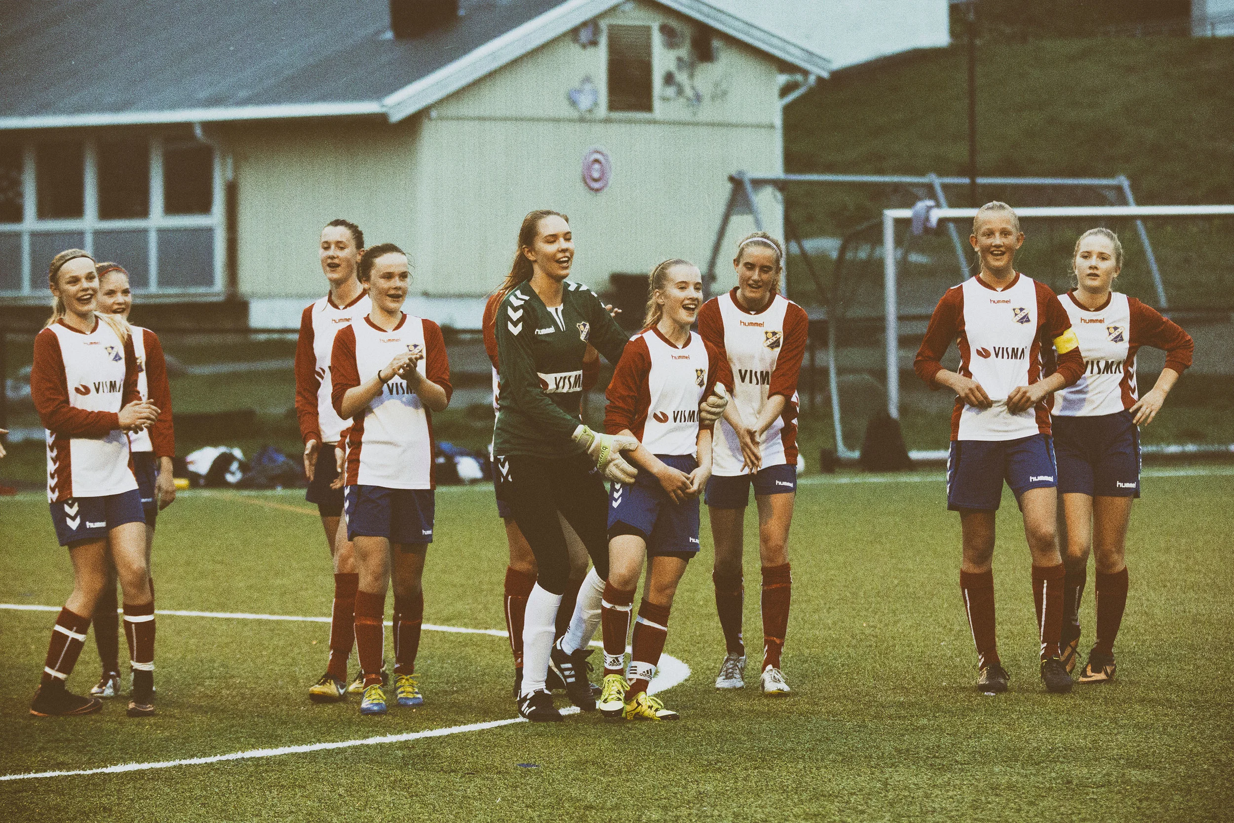 Feiring av storseier og bursdagsang for femmålsscorer Foto: Gunhild Lien