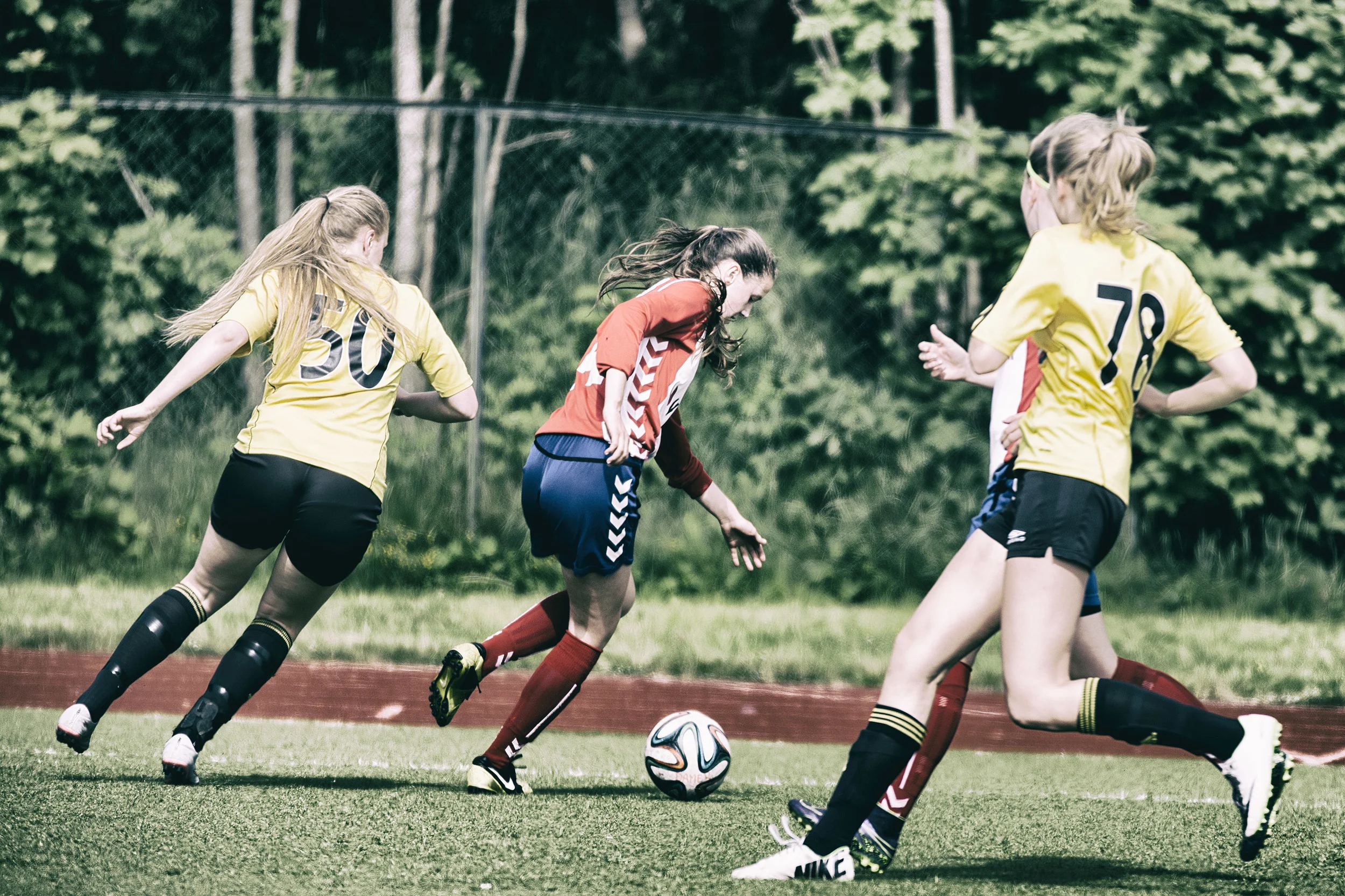 Maren vender bort motstander Foto: Gunhild Lien