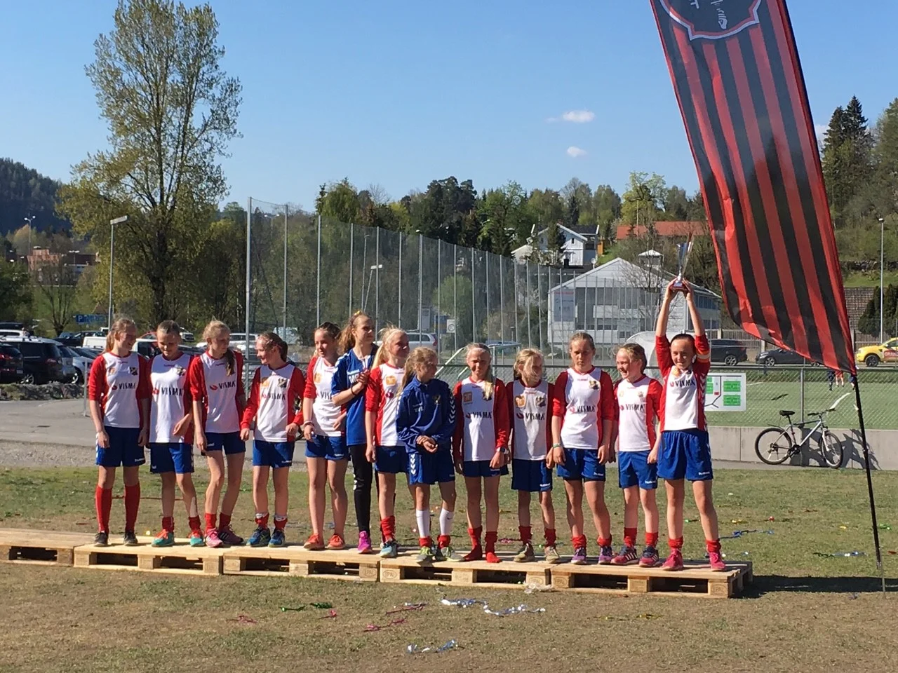2.Plass i Holmen Elite Invitational, Jentenes første turnering sammen