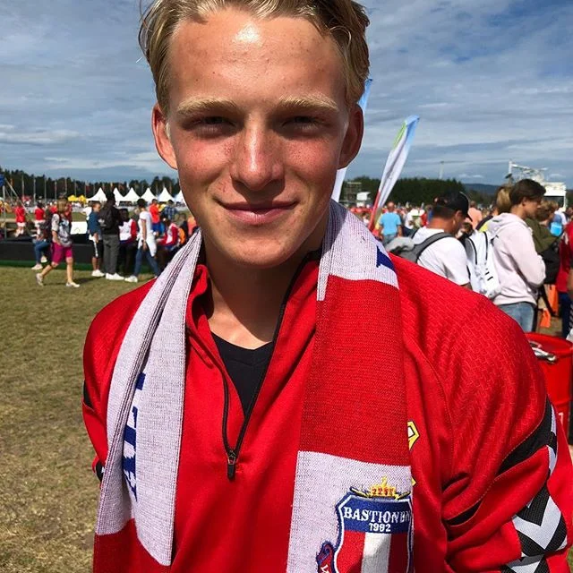 Mikkel Tveiten - stort sett vært supporter i år - men likevel en viktig del av laget og en vi alle er utrolig stolt over! I Lyn unner vi hverandre suksess - og det er en egenskap en ikke skal undervurdere!