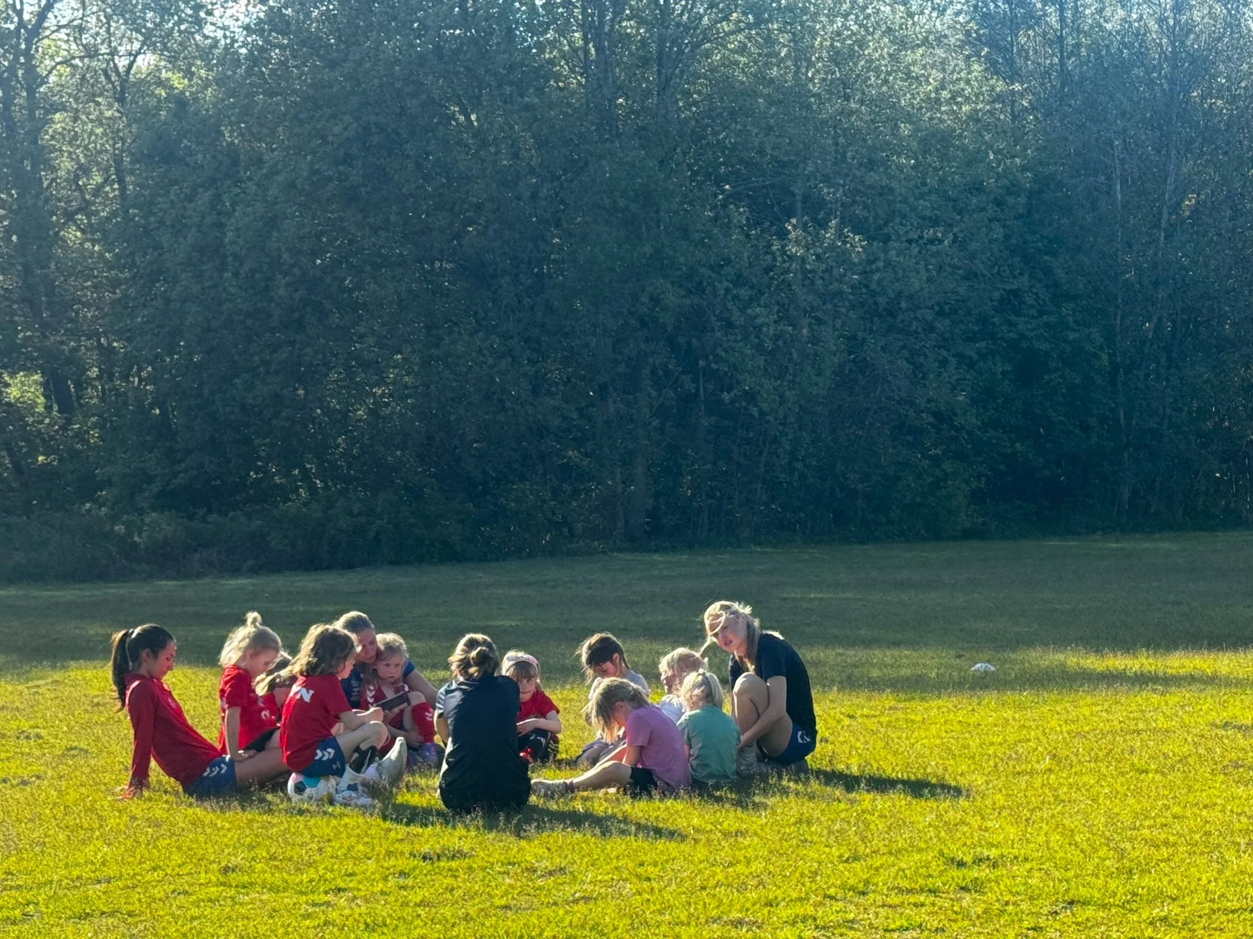 Nå kan du søke jobb som trener til sommerens fotballskoler!