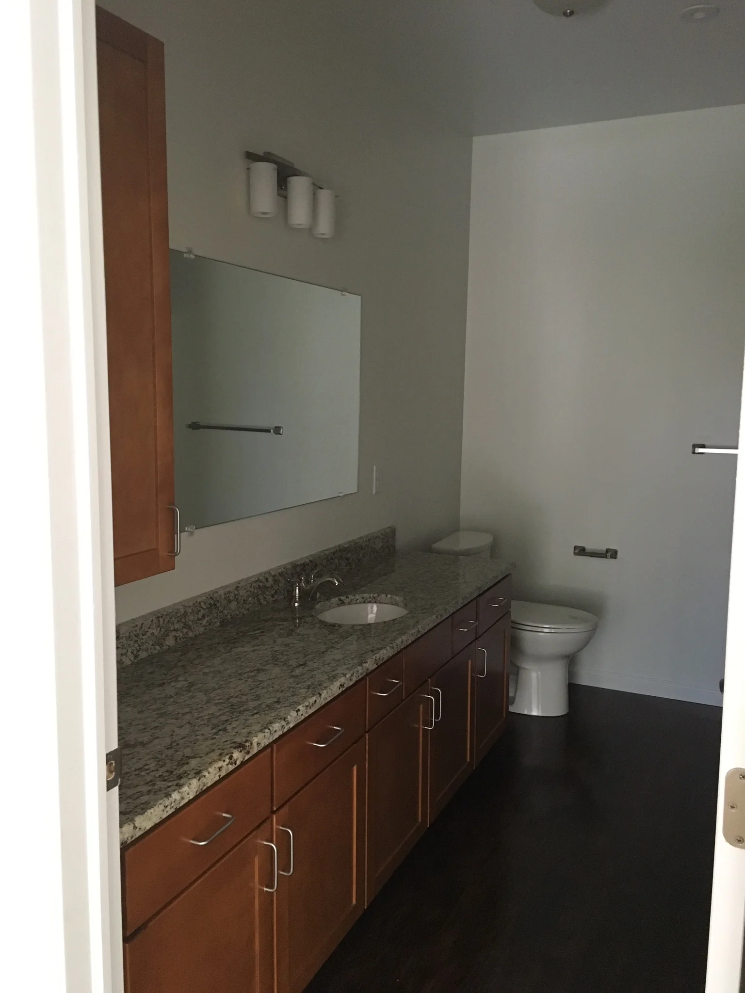 three-bedroom apartment bathroom 1.jpg