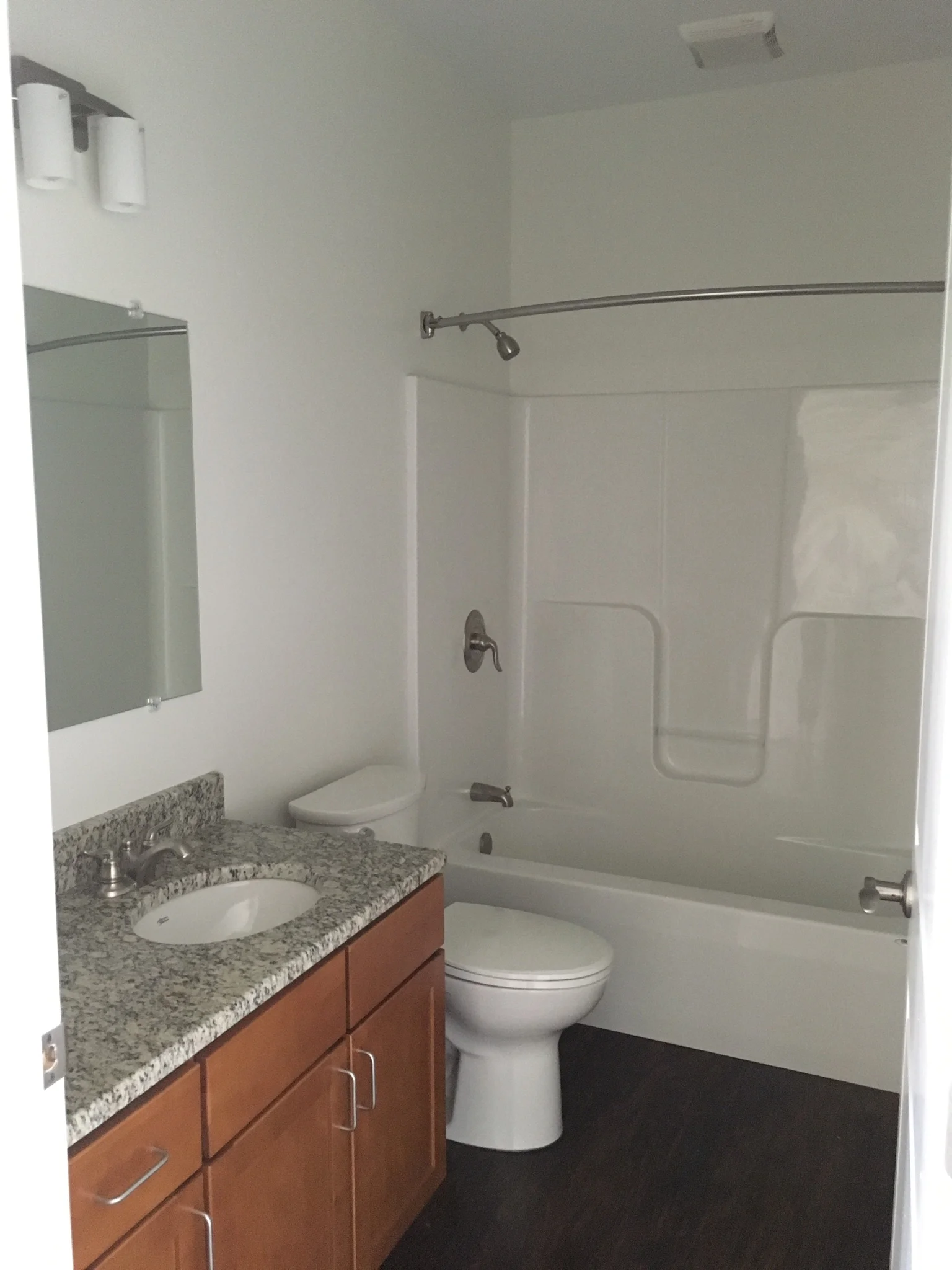 3-bedroom apartment rental bathroom 2.jpg