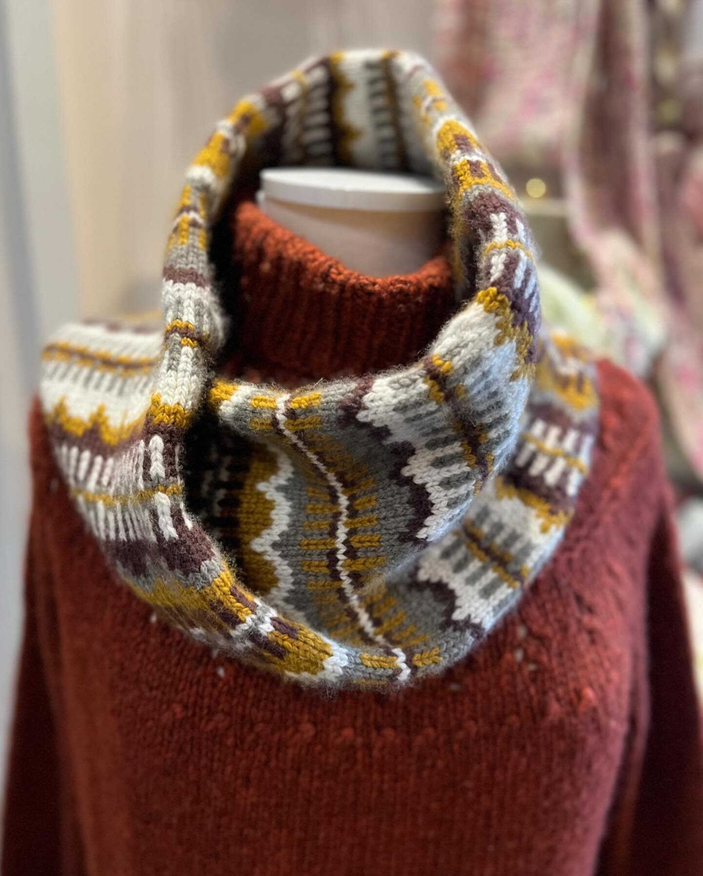 All the mannequins want to wear the beautiful shop sample! 🧶
 
Thank you Selma for the gorgeous #moonwakecowl 💖

Designed by @dreareneeknits 💖
Yarned with @woolfolk_yarn #luft

Delightful 💖

#knitting #knittersofinstagram #knitlocal #knitwithfrie