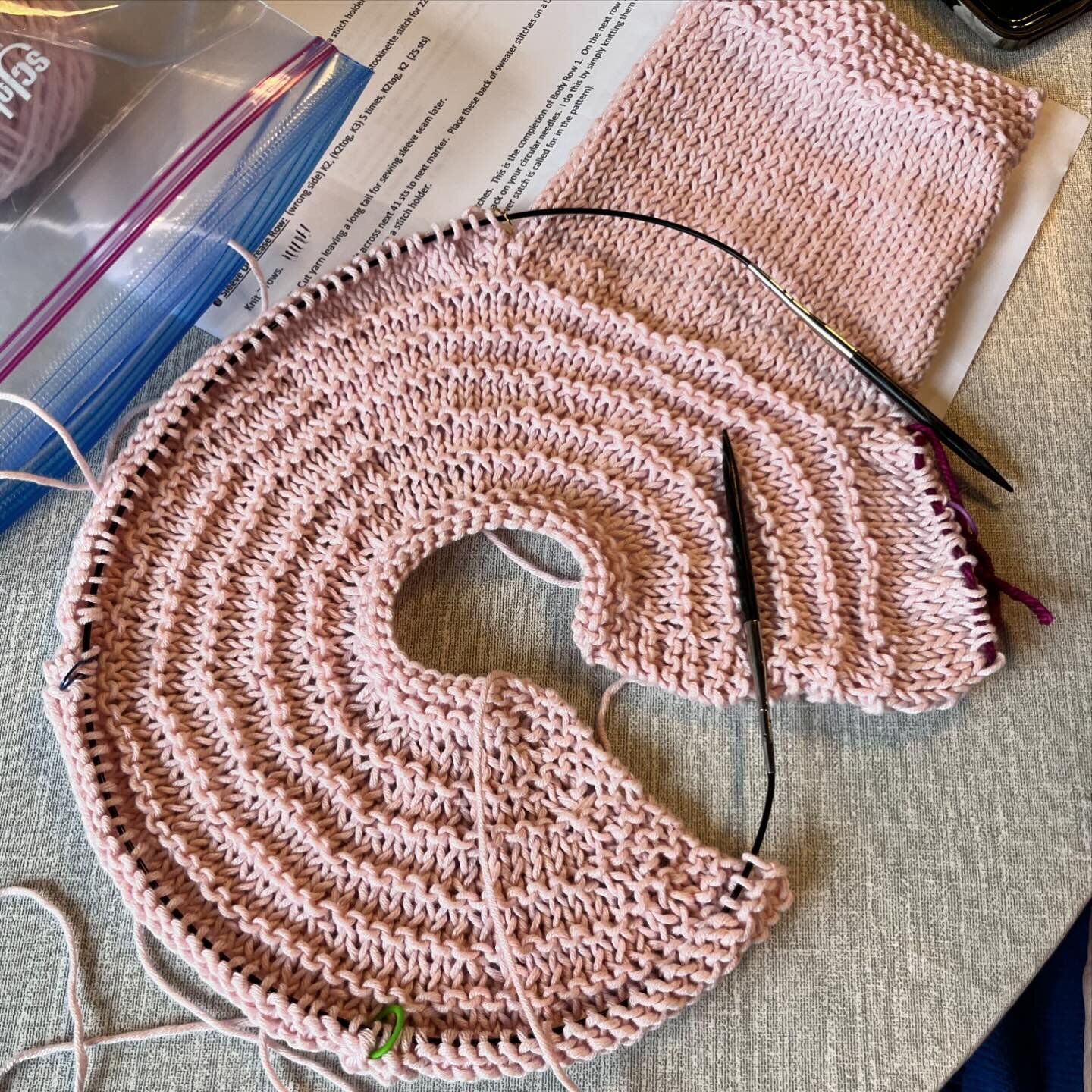 Happy #wipwednesday everyone!

Here, Barb is a little over two hours in on her #fivehourbabysweater 💖

And yes, that Is the sweetest shade I&rsquo;ve found pink 💖💖 (@berrocoyarn Modern Cotton)

#knitting #knitwithfriends #knitlocal #lys #perfectbl