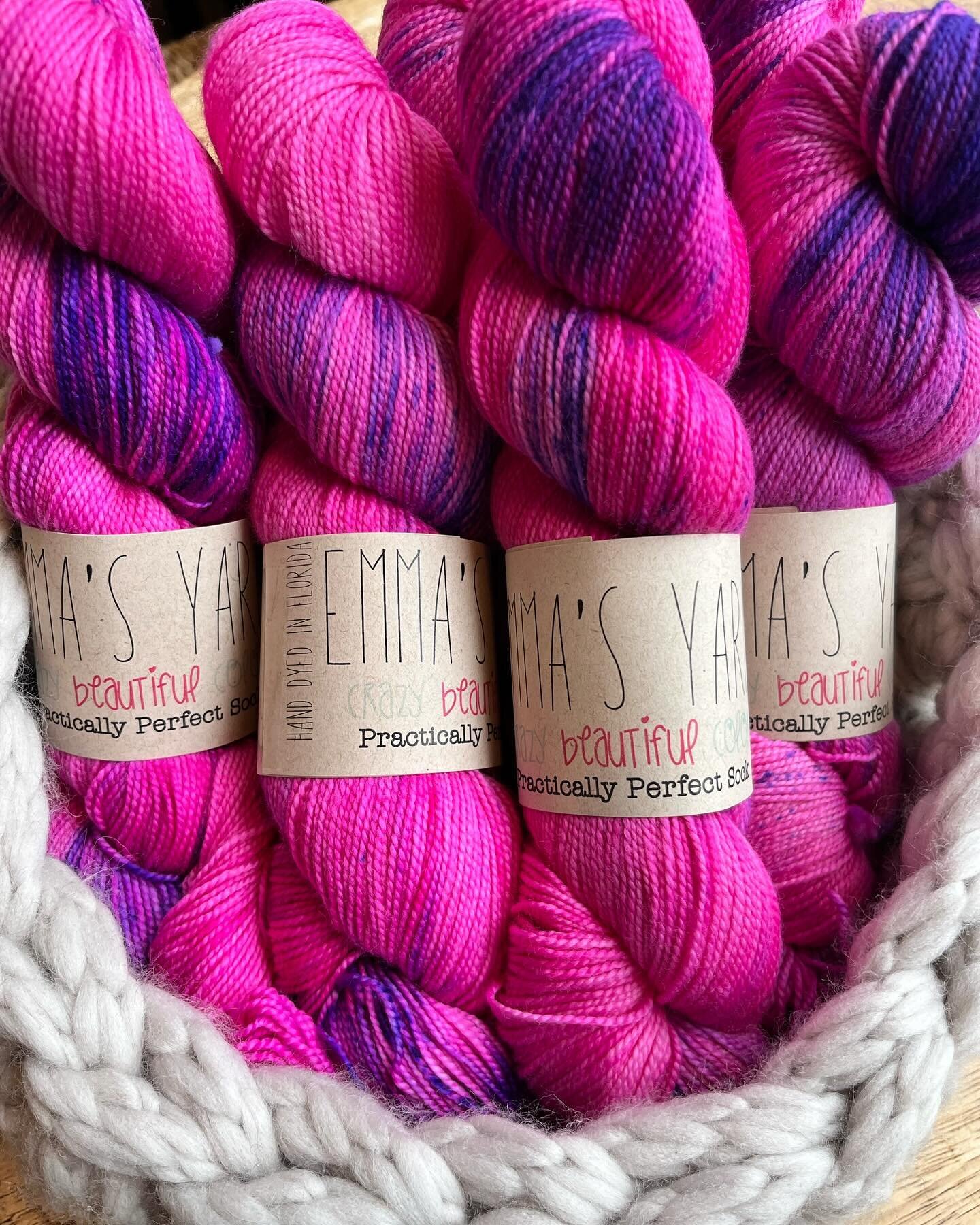 Happy February Everyone!

And thank you @emmasyarn for bringing the pizazz!

#colorofthemonth in #practicallyperfectsock 

#lys #perfectblendyarnshop #pbys 💖