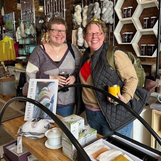 It was a hoppin&rsquo; day yesterday at PBYS as Melissa welcomed new crocheters into the fold&hellip; 

And Miranda guided beginner knitters AND crocheters during drop in hours! 🧶🧶🧶🧶🧶

Join the fun!
Melissa has another Beginner Basics for Croche