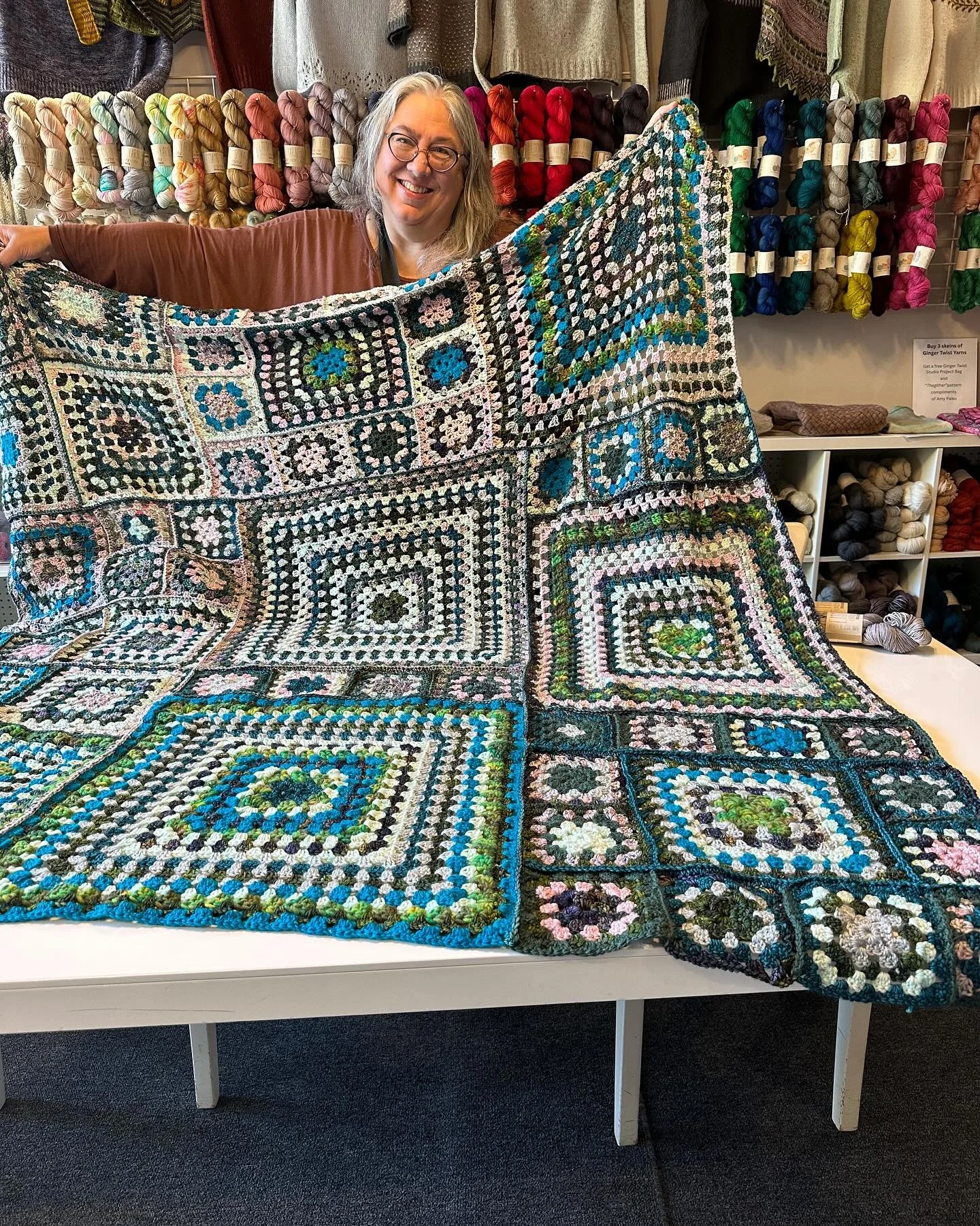 🤩 ohmygoodness!
Joan has done it again!
Will you look at this magnificent #grannysquare project!?
🧶
❤️
🥳

#crochet #crochetlocal #lys #perfectblendyarnshop #pbys ✨