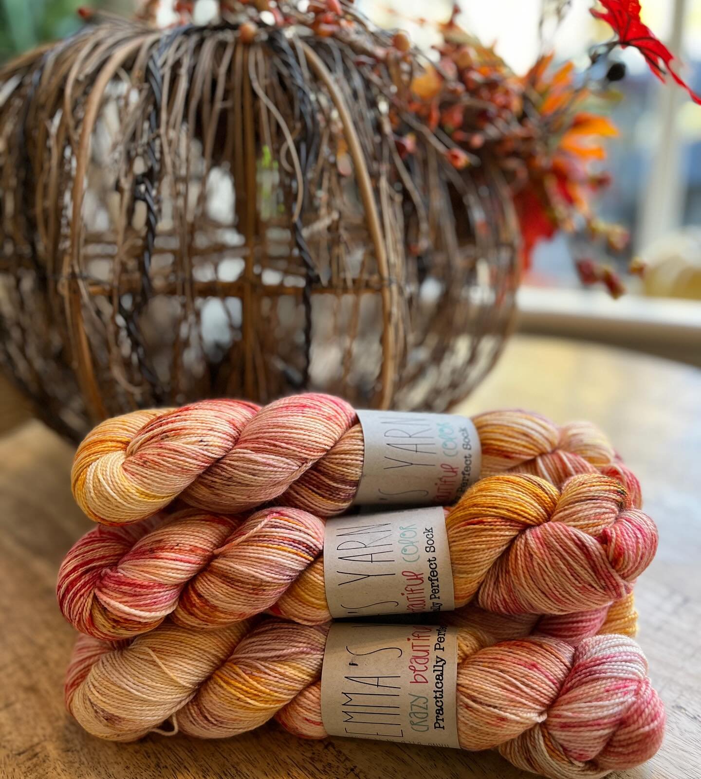 We welcome @emmasyarn welcome of November 🍂🍁🍂🍁🍂

#kniiting #crocheting #lys #perfectblendyarnshop #pbys ✨