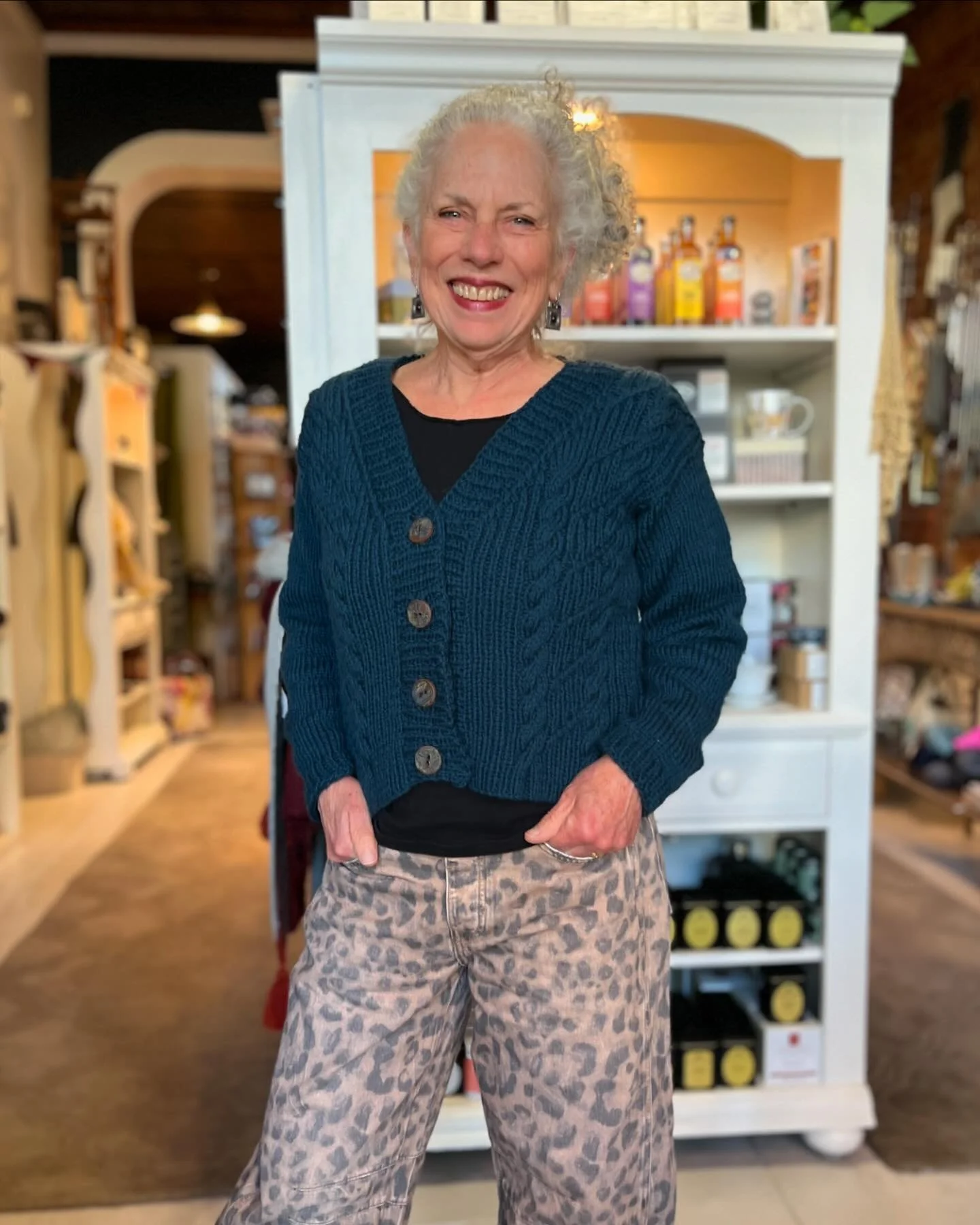 so fun to see you Ann! and that sweater! 🤩

How much do you love this!?

It&rsquo;s Cool Arcade designed by @theacolman and Ann used @cascadeyarns Ecological Wool ❤️

Simply stunning 🤩