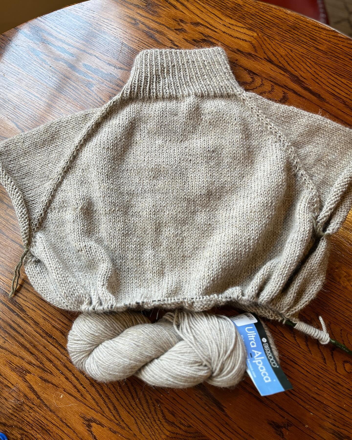 Casey is NOT kidding around!

Last week, she cast on her first sweater&hellip;

The Step by Step Sweater designed by @handmade_by_florence 

🧶 @berrocoyarn Ultra Alpaca

🤩 hope we see her again next weekend 😉😎

#knitting #knitlocal #lys #pbys #pe