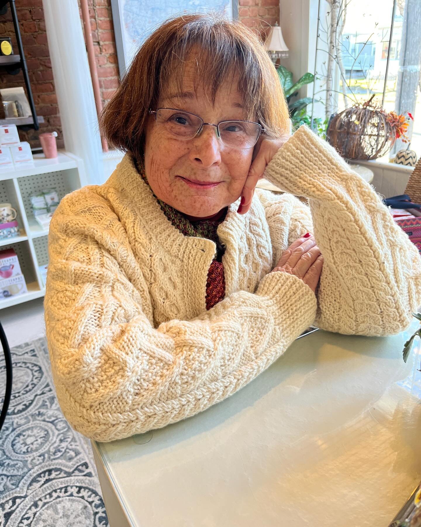 🥳 Monday morning shopgirl meet up!

So good to see you Sue! 🥰

#shogirls #knitwithfriends #lys #perfectblendyarnshop #pbys