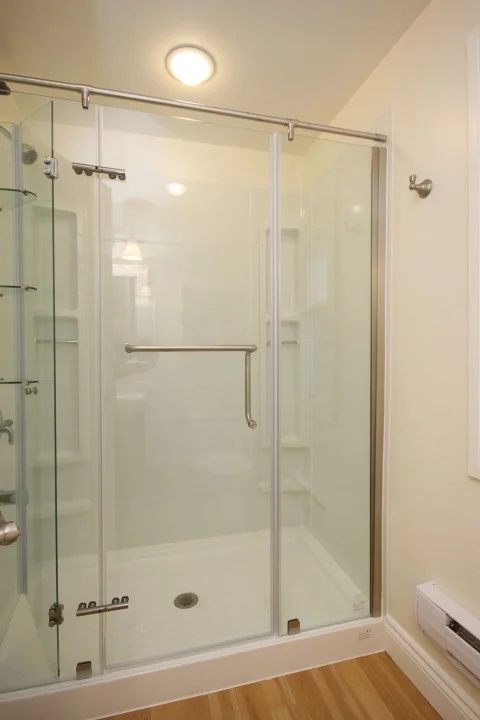 78guesthousebathroom.jpg