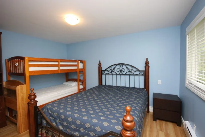 75guesthousebedroom.jpg