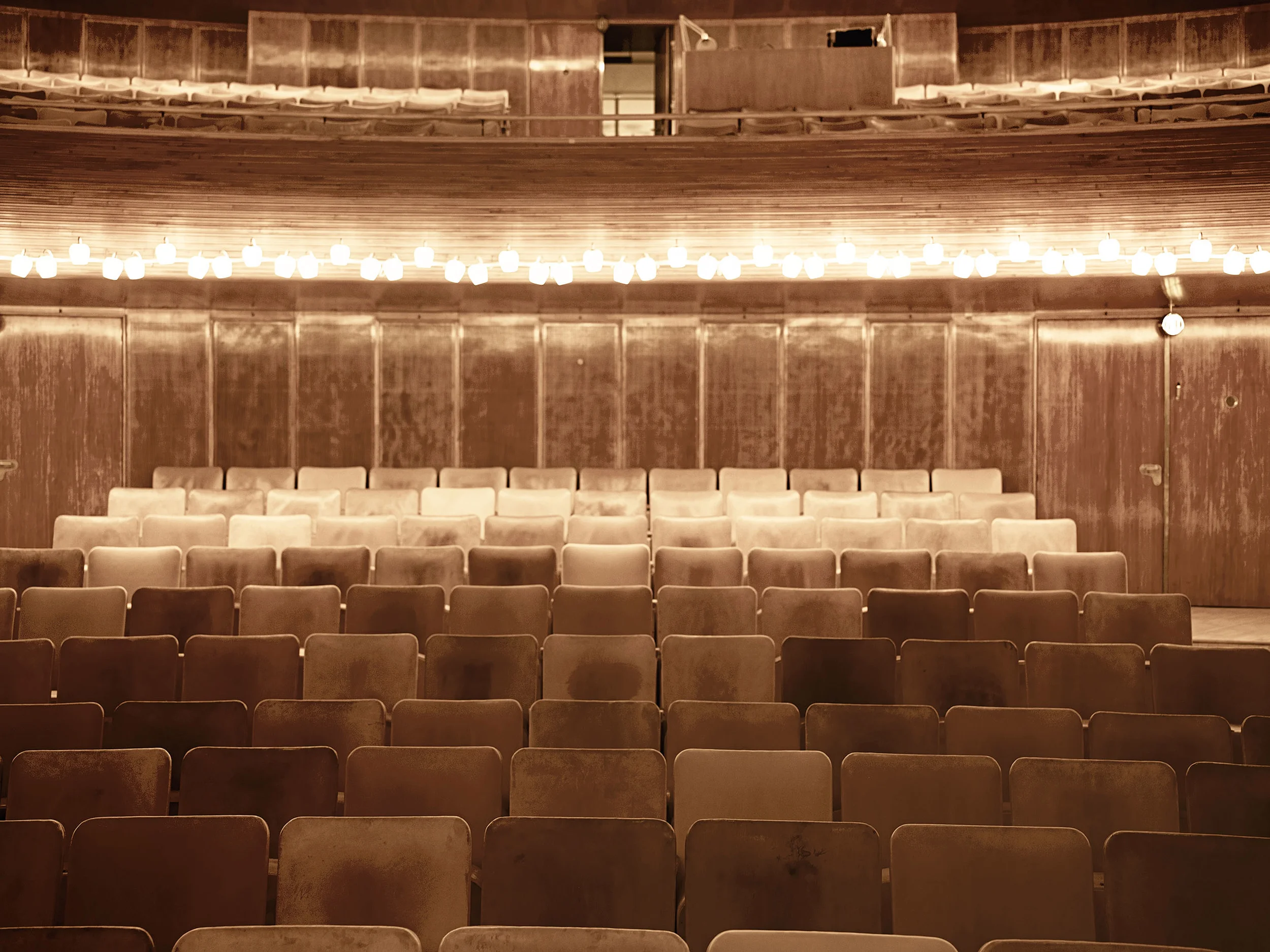 ECCO_PR_2010 133121_PXL_HOUSE_WEB_hr.jpg