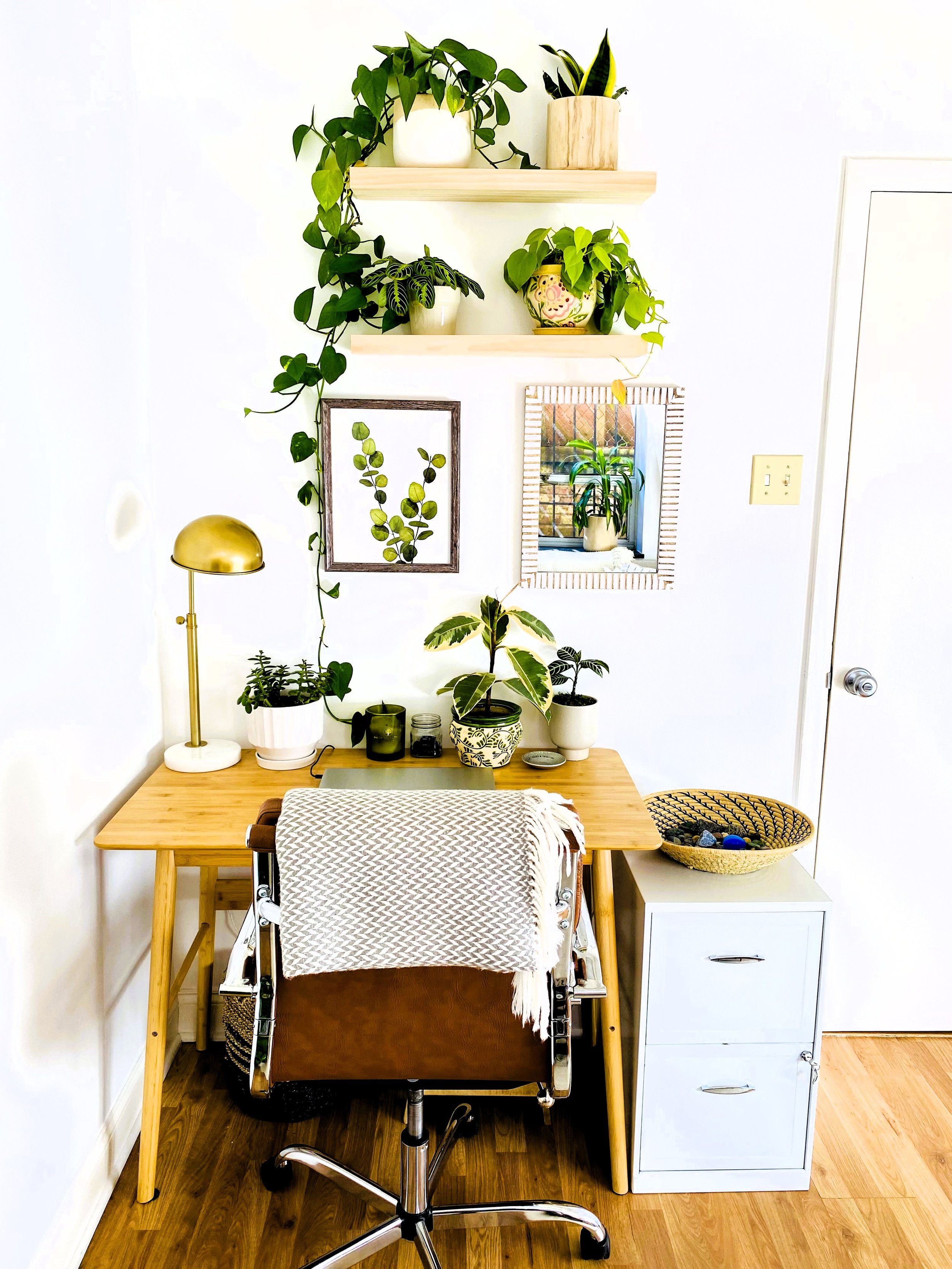 1A3desk.jpg
