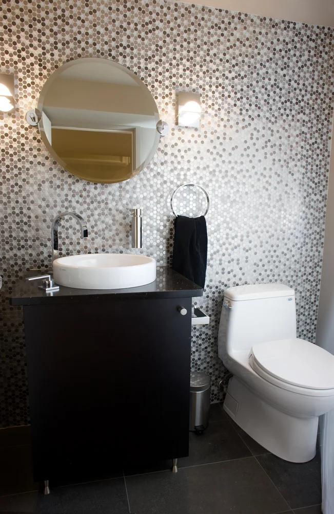 71Willingdon_DownstairsBath_4705.jpg