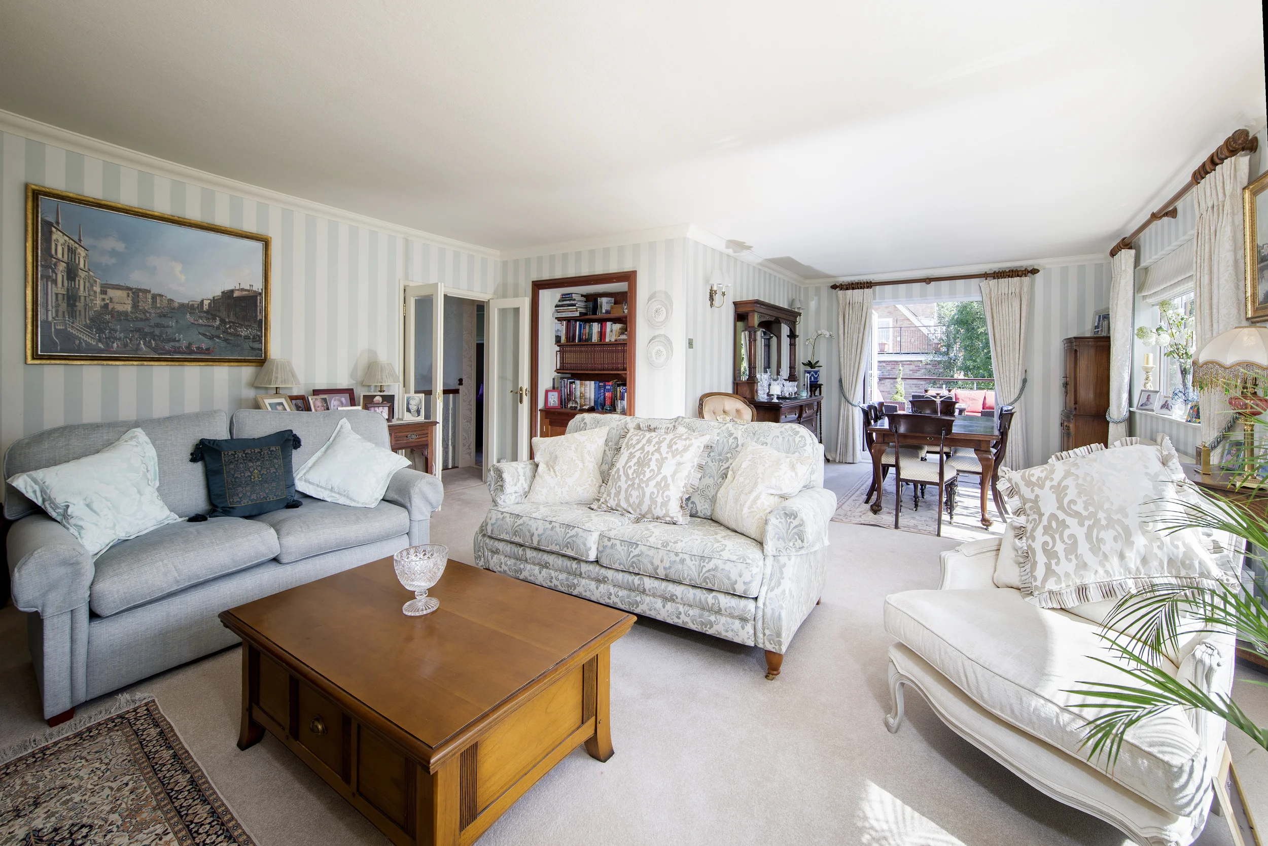 Draycote-Lounge-01A.jpg