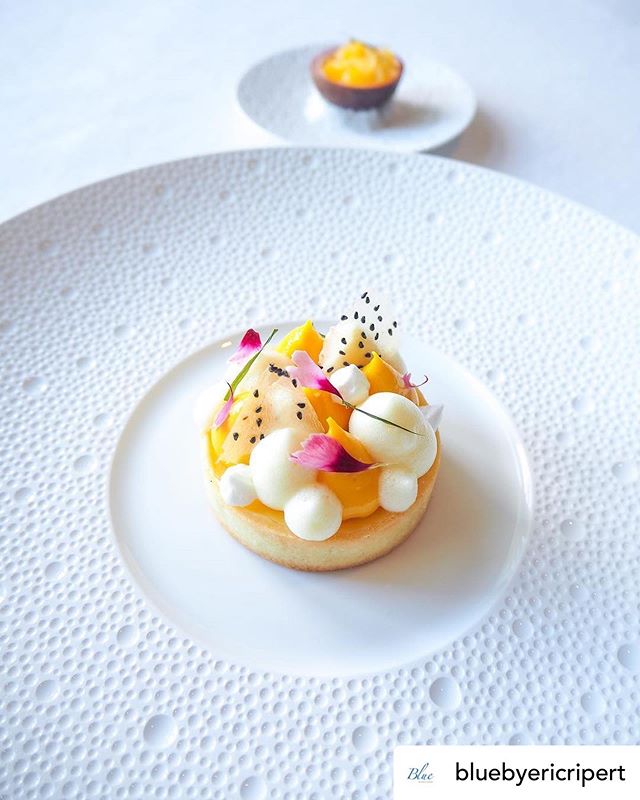 TRIP GIVEAWAY!
Visit the @visitcaymanislands and @aspentraveladvisors booth at the Aspen Food & Wine grand tasting tent to sign up for a FREE TRIP and @caymancookoutofficial 2020 exclusive offers (Hosted by @ericripert)!
๐๐ฉ๐ท.
#๐ฅญ by @bluebyericripert PASSION FRUIT
Tarte, Vanilla Crรจme, Cayman Mango.